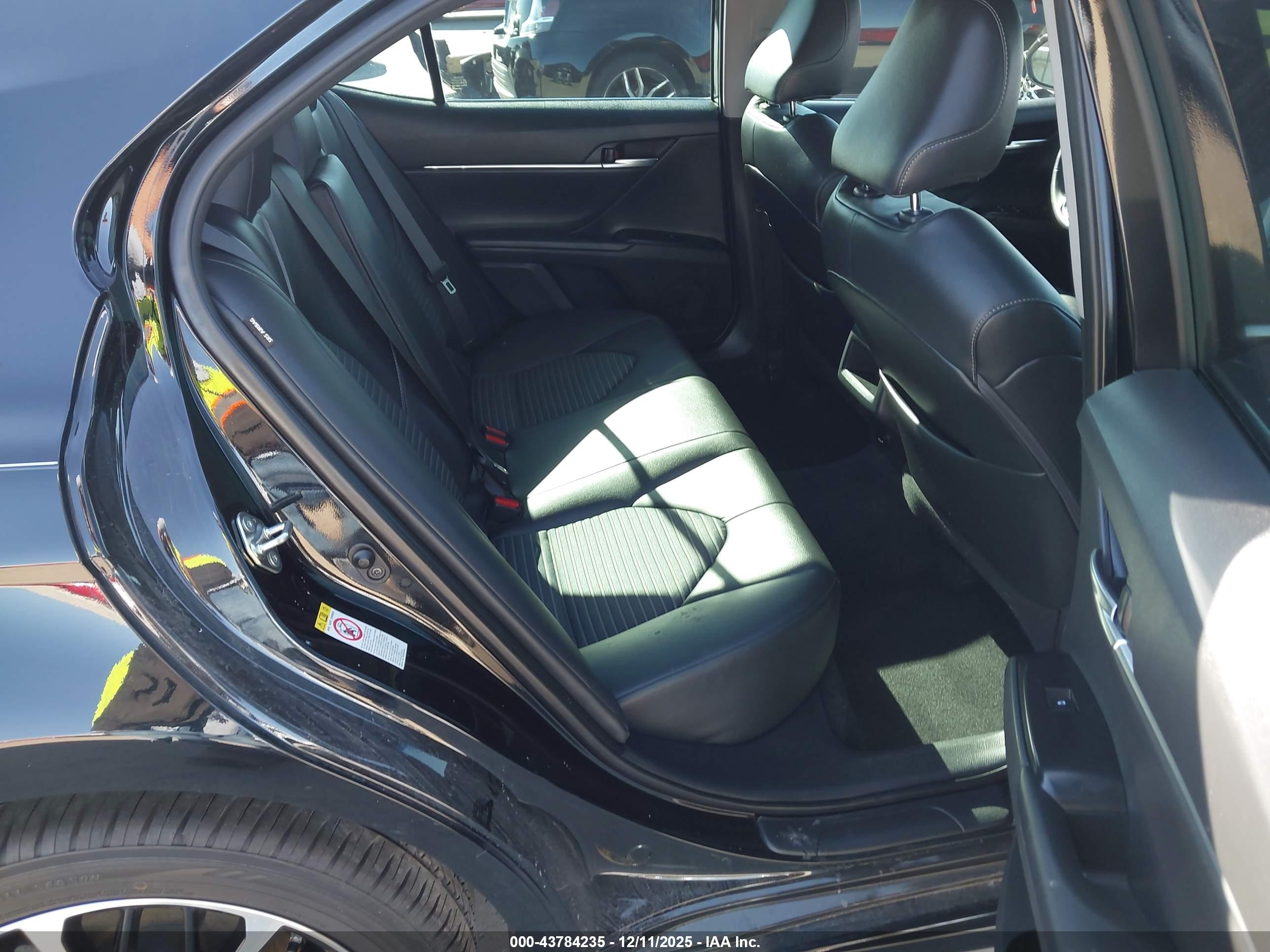 TOYOTA CAMRY image 8
