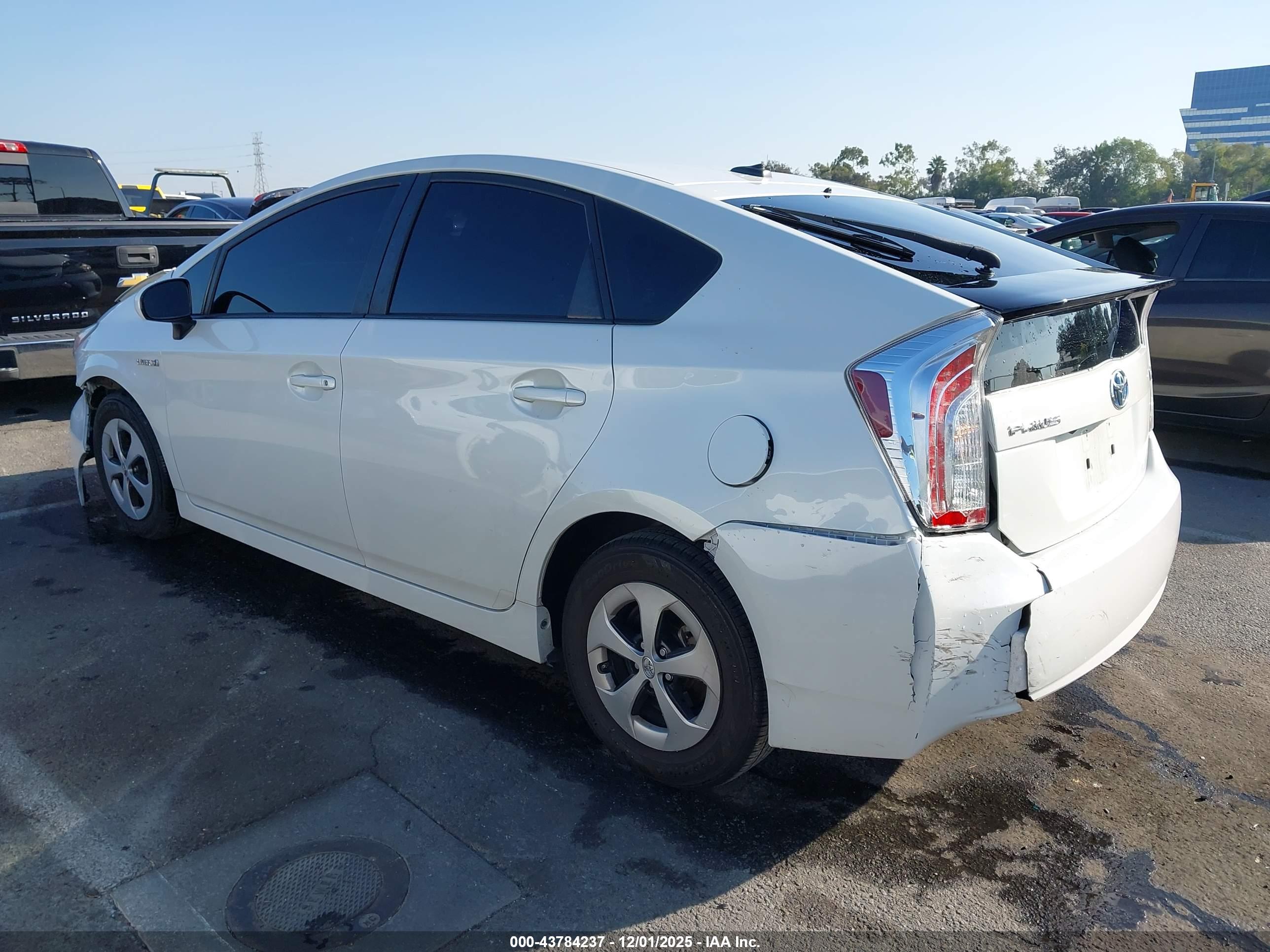 TOYOTA PRIUS image 3