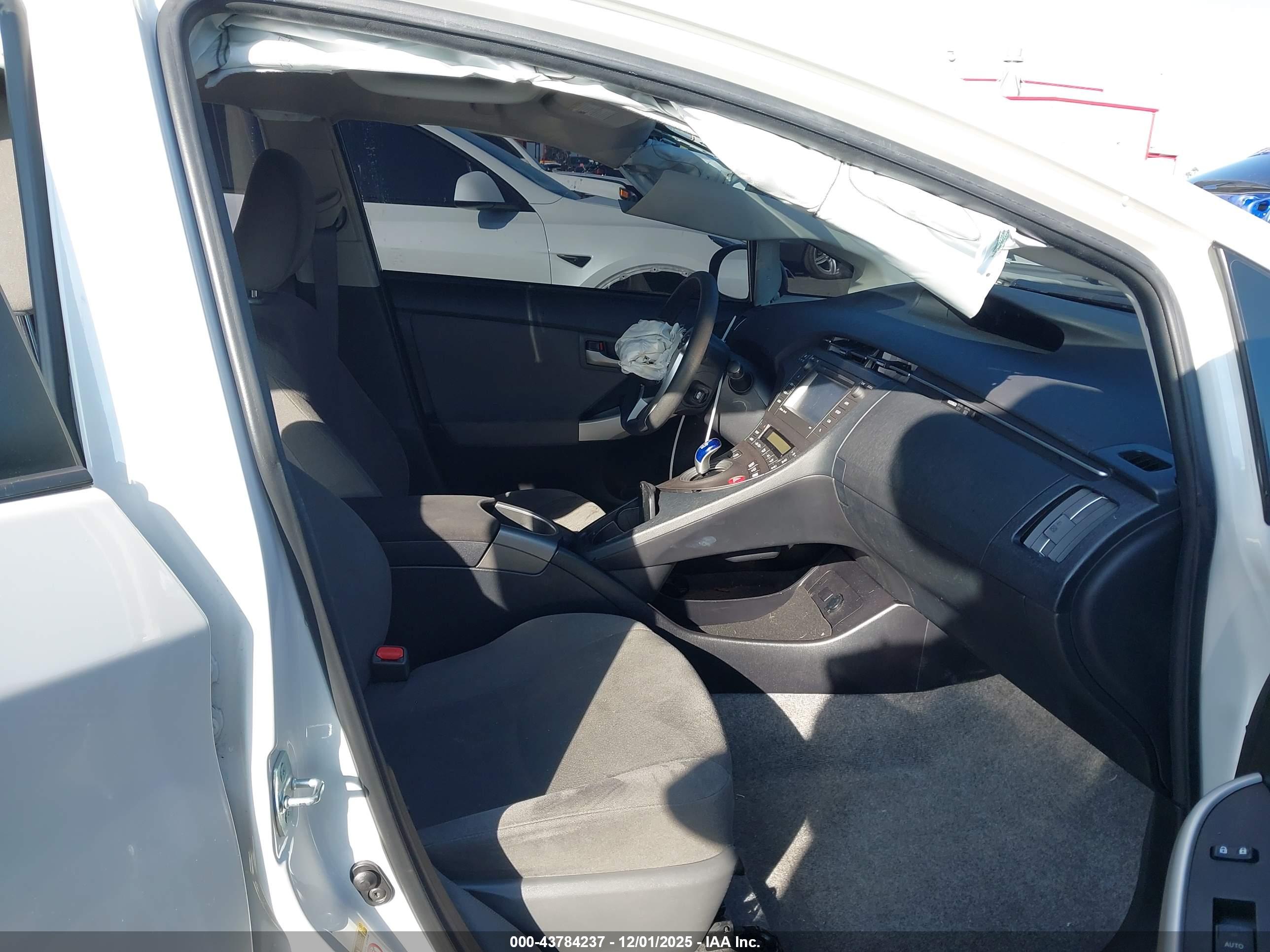 TOYOTA PRIUS image 5