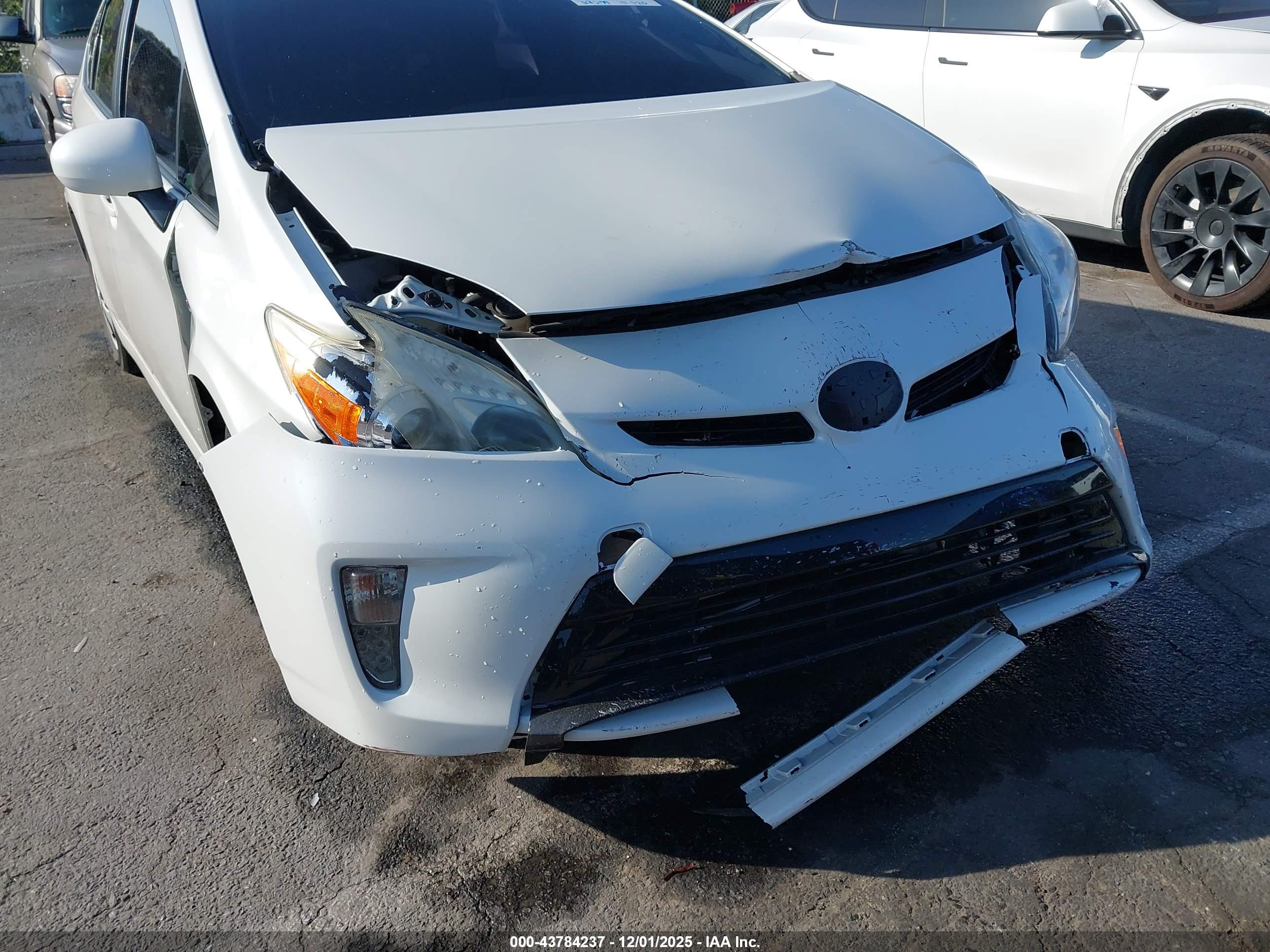 TOYOTA PRIUS image 6