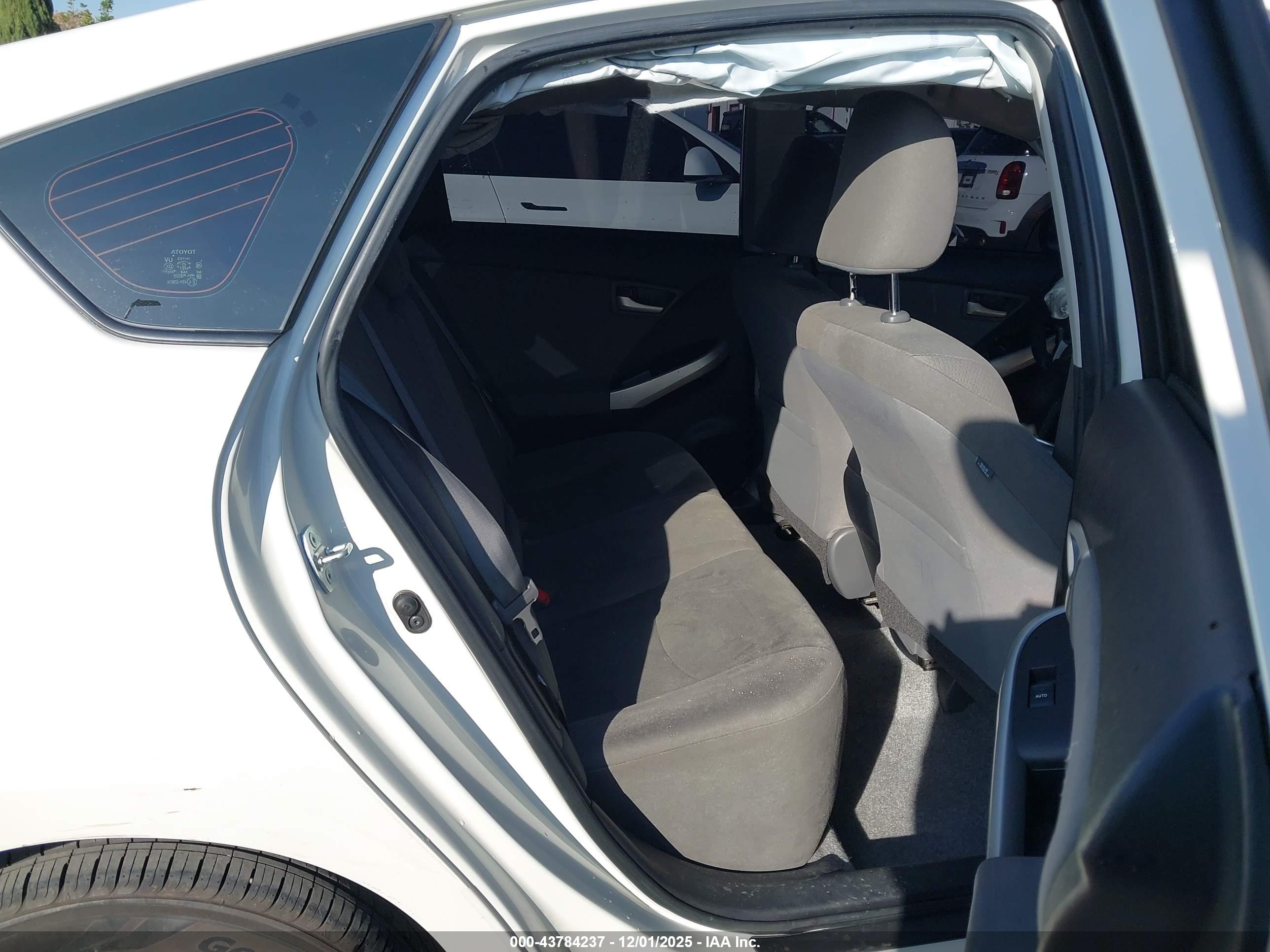 TOYOTA PRIUS image 8