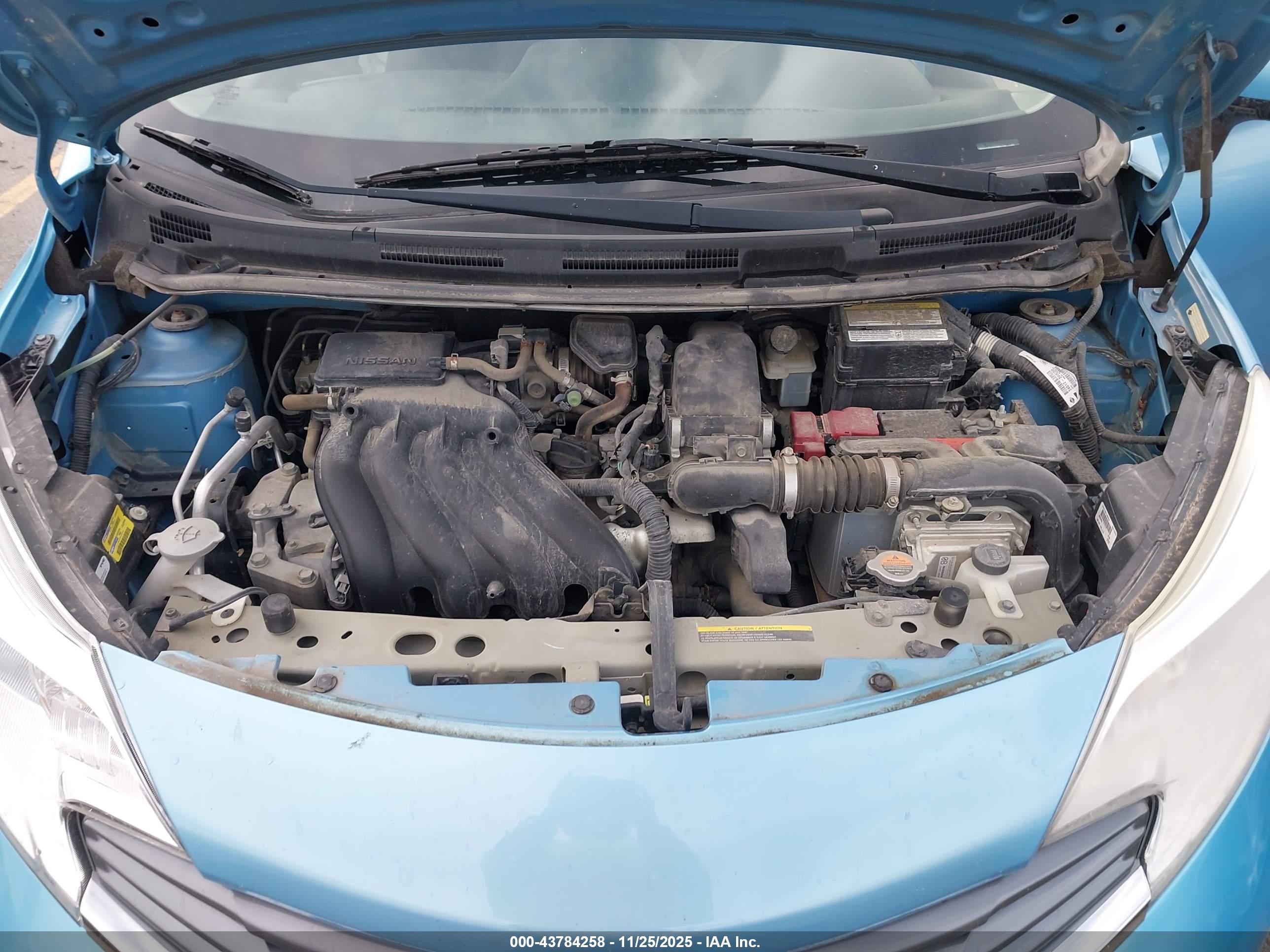 NISSAN VERSA image 10