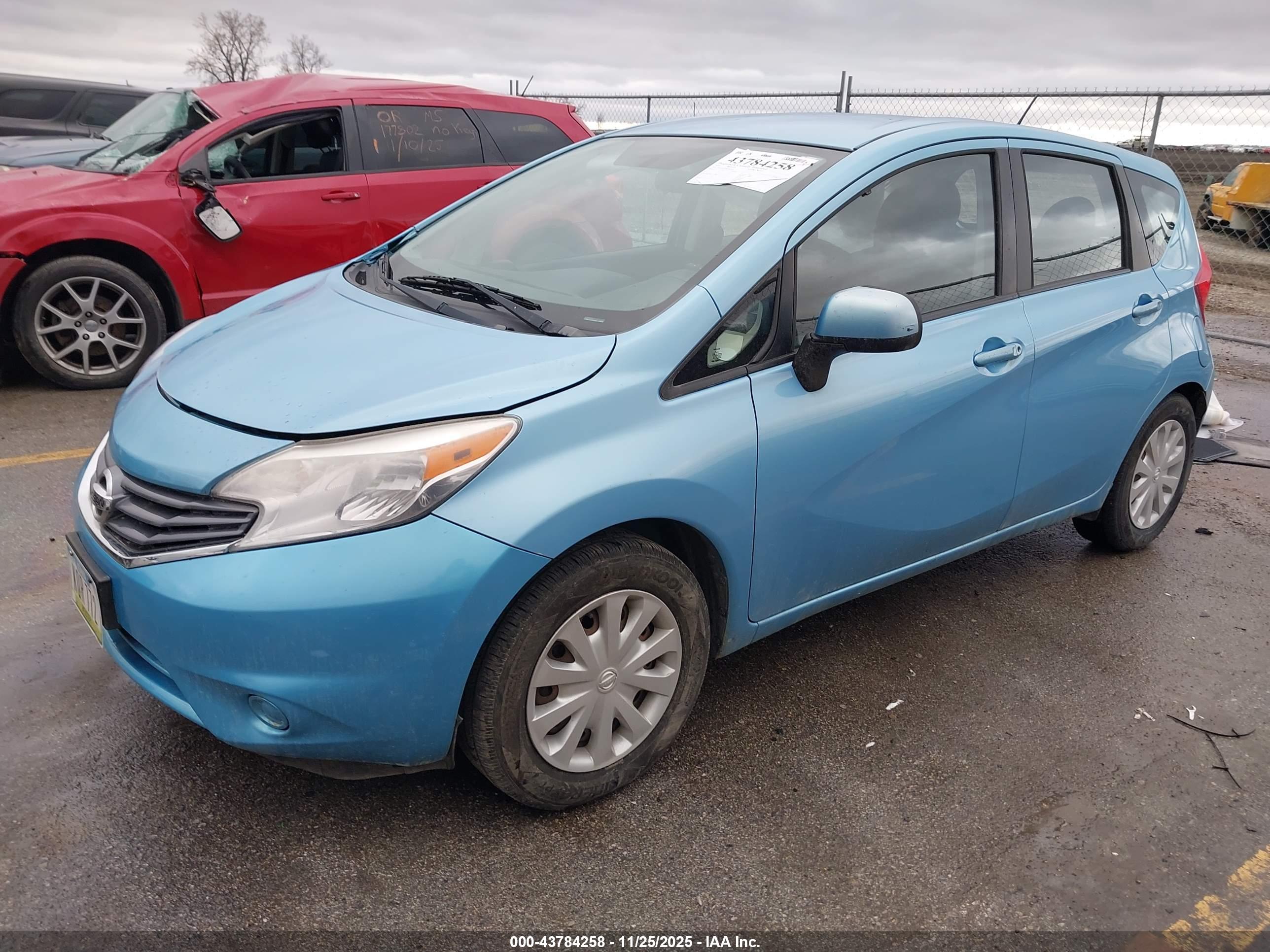 NISSAN VERSA image 2