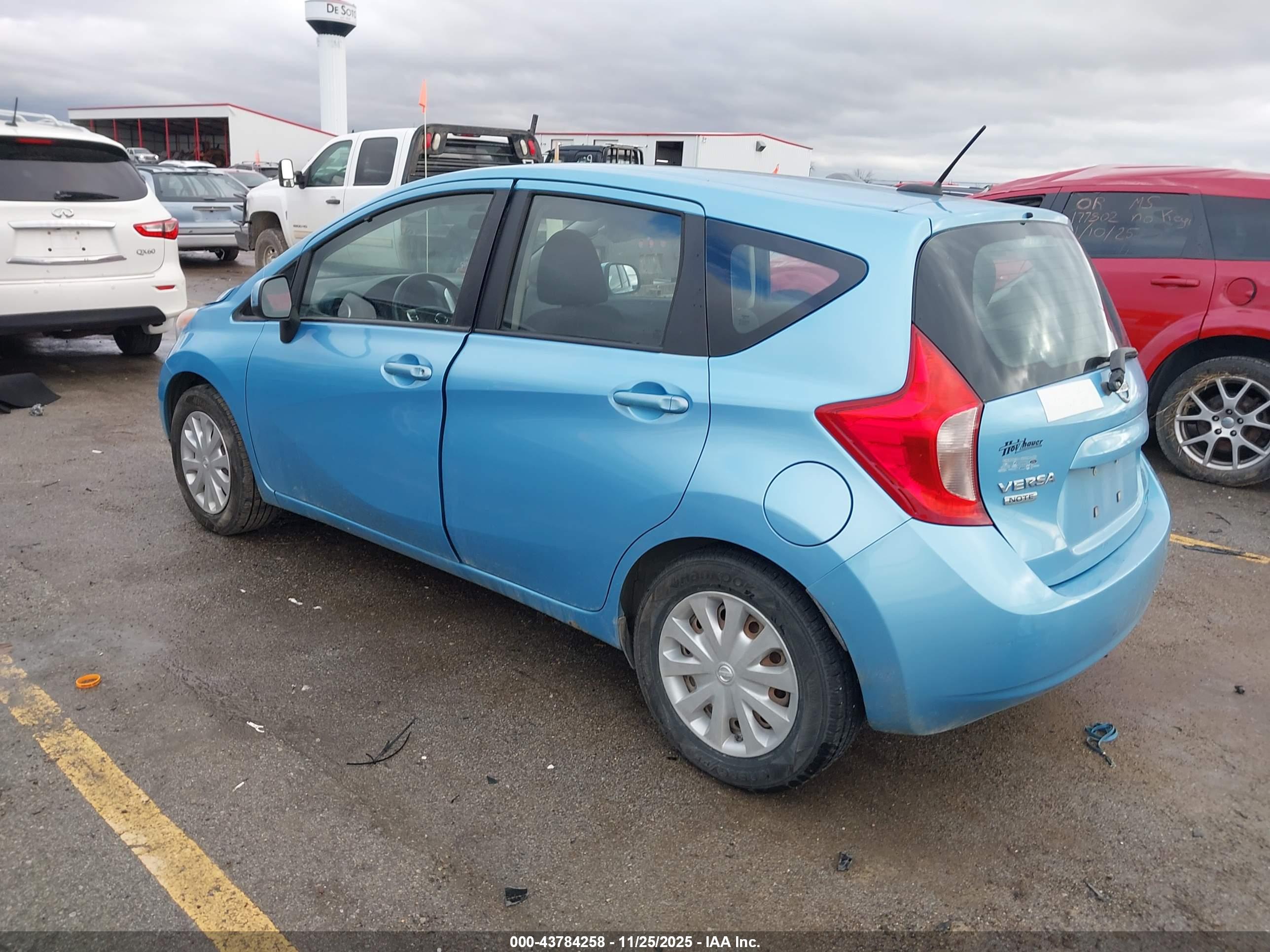 NISSAN VERSA image 3