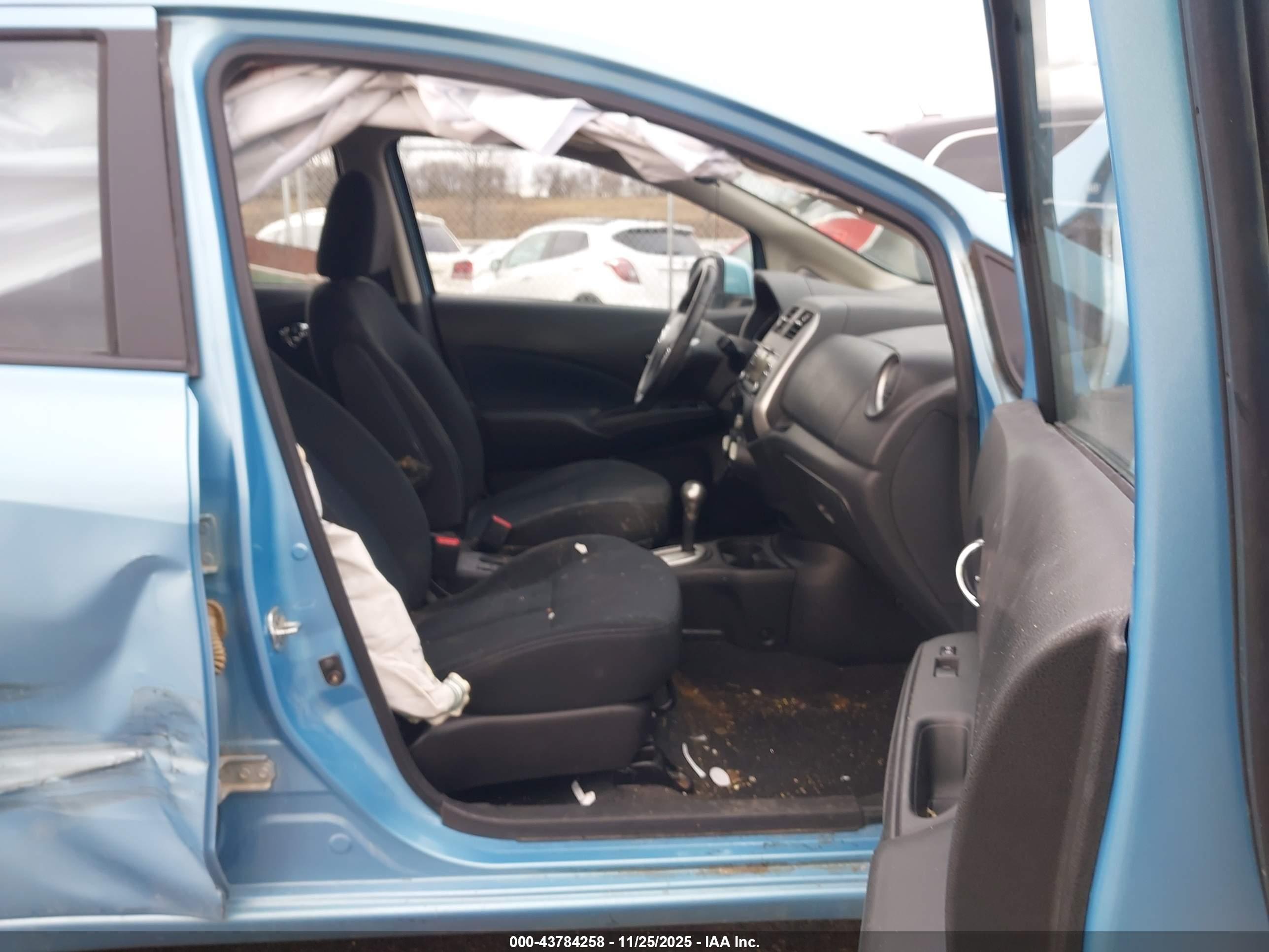 NISSAN VERSA image 5