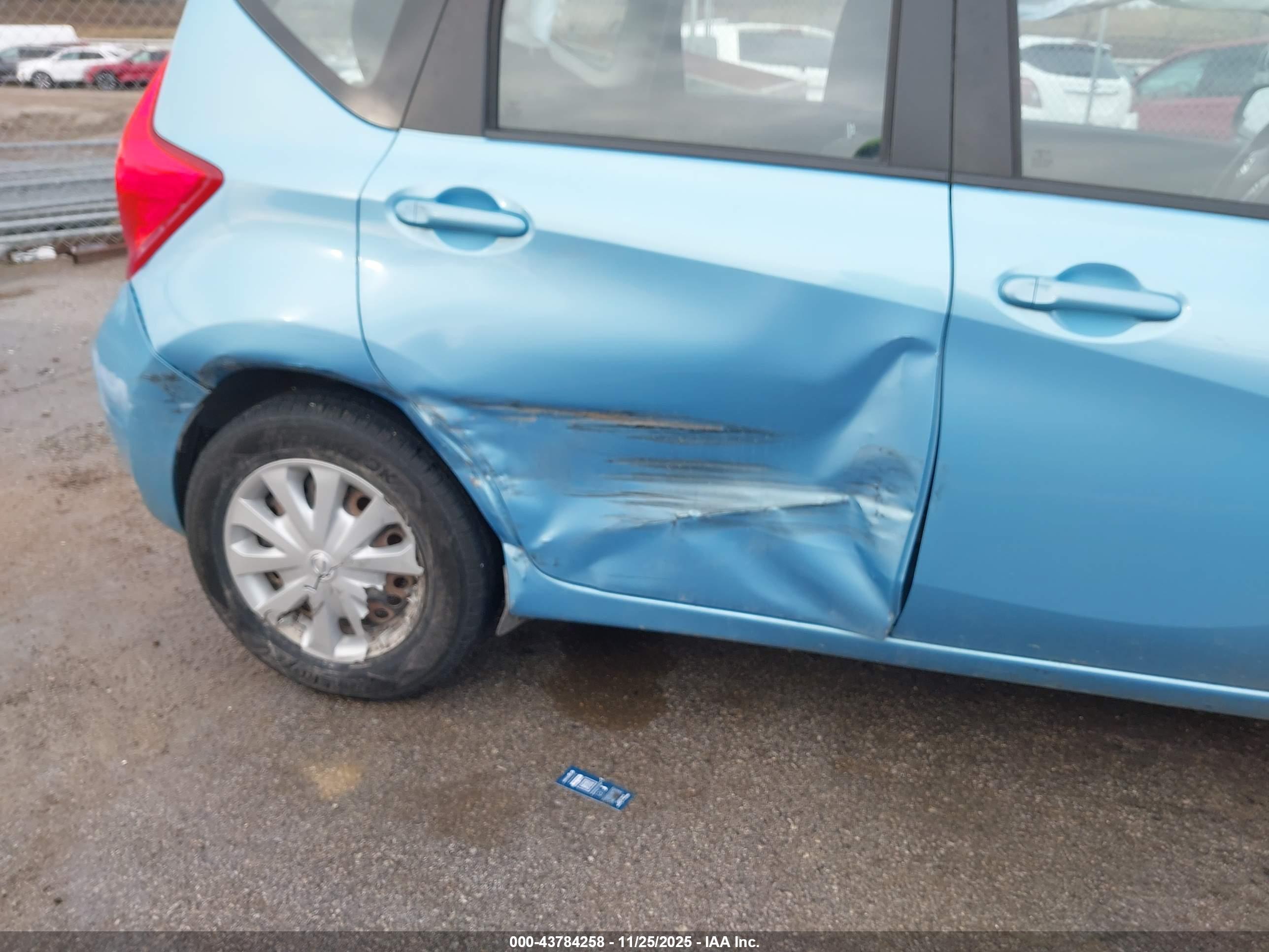 NISSAN VERSA image 6
