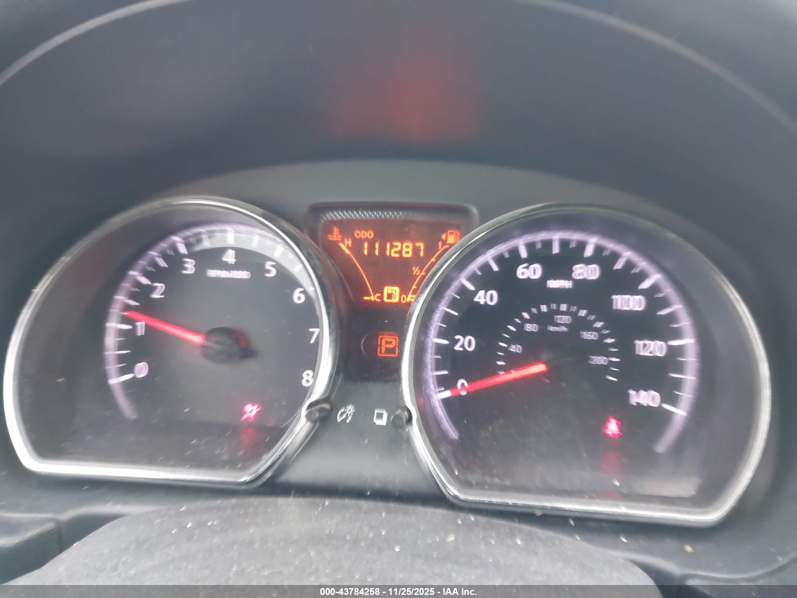 NISSAN VERSA image 7