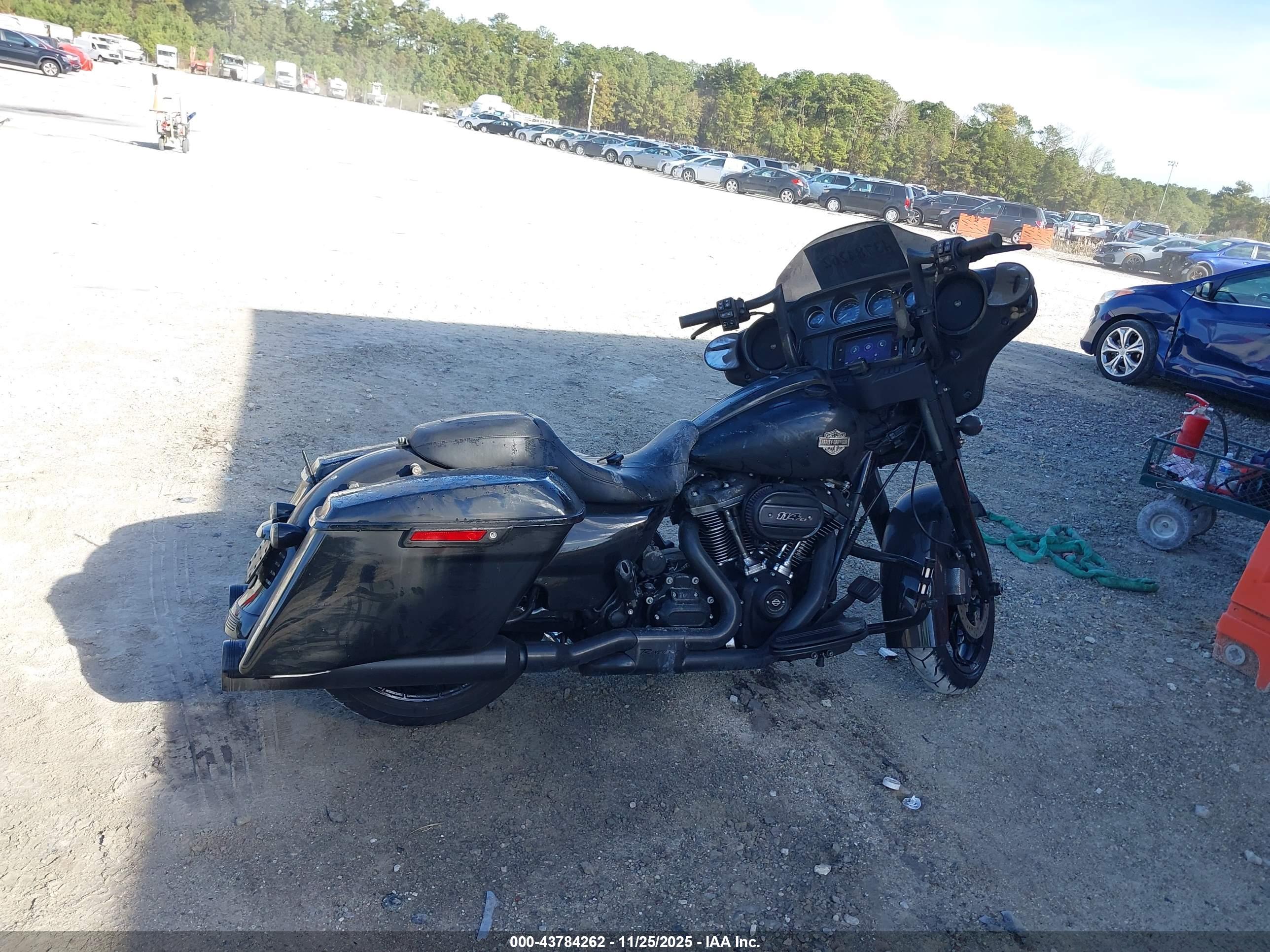 HARLEY-DAVIDSON FLHXS image 4
