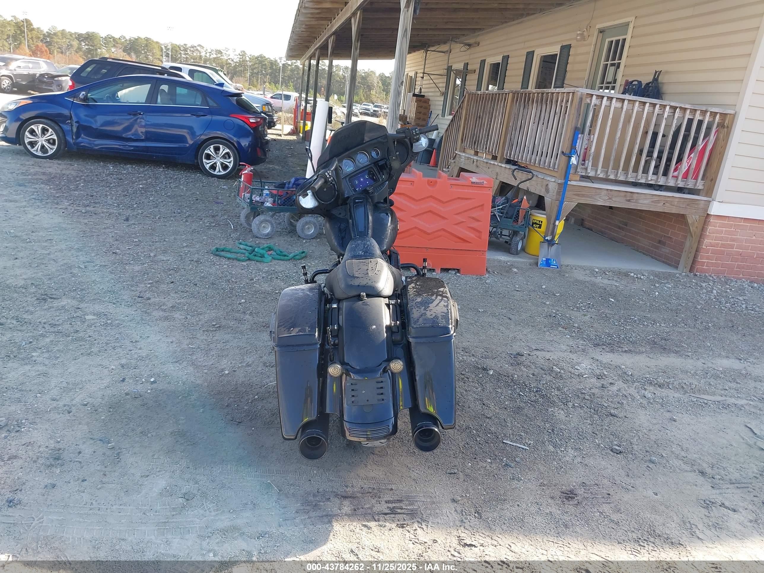 HARLEY-DAVIDSON FLHXS image 6