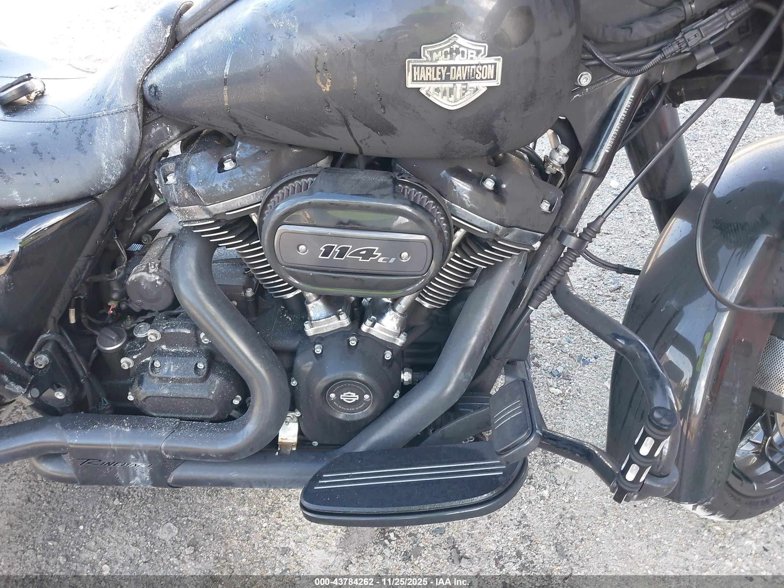 HARLEY-DAVIDSON FLHXS image 8