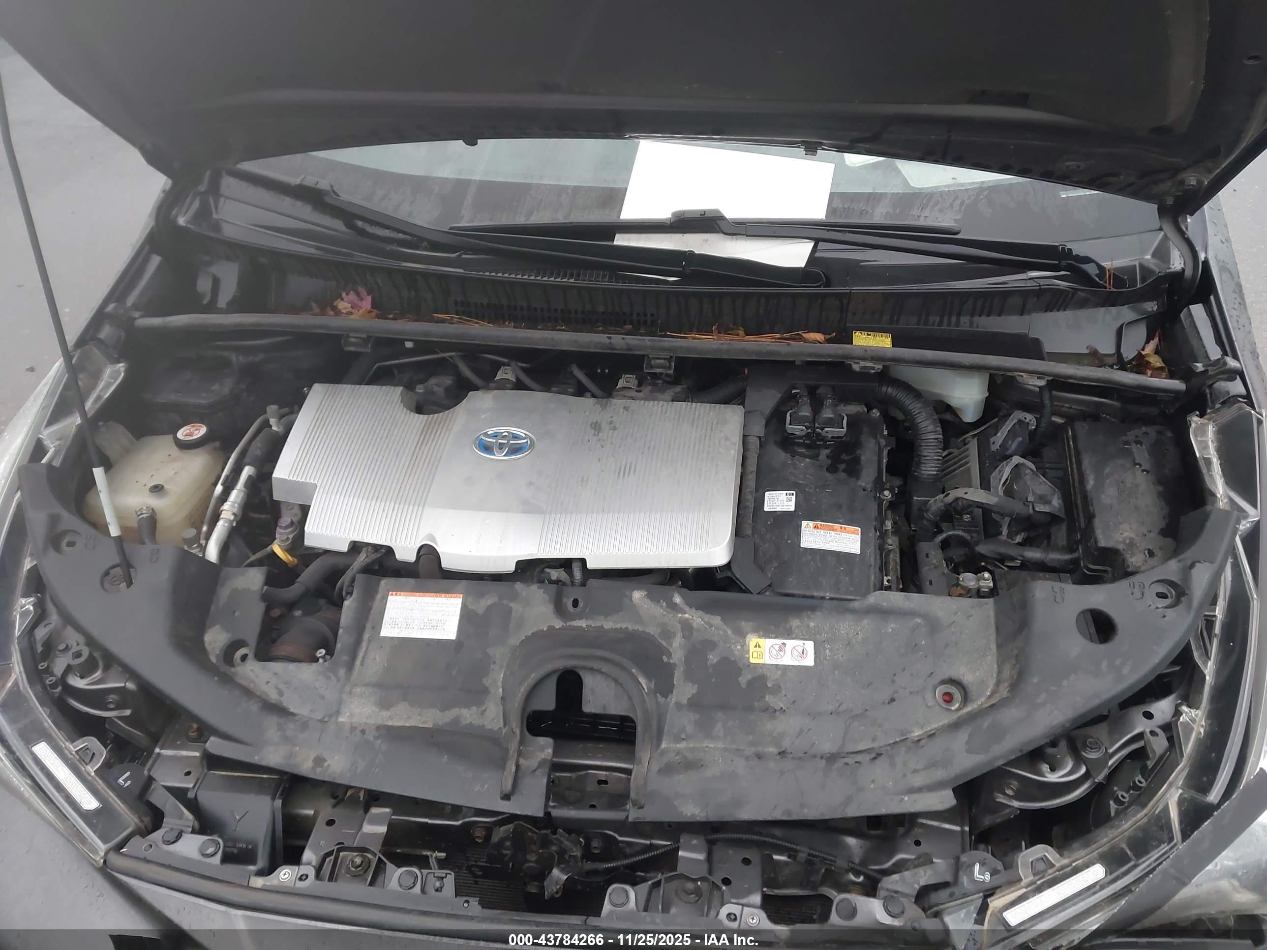 TOYOTA PRIUS image 10
