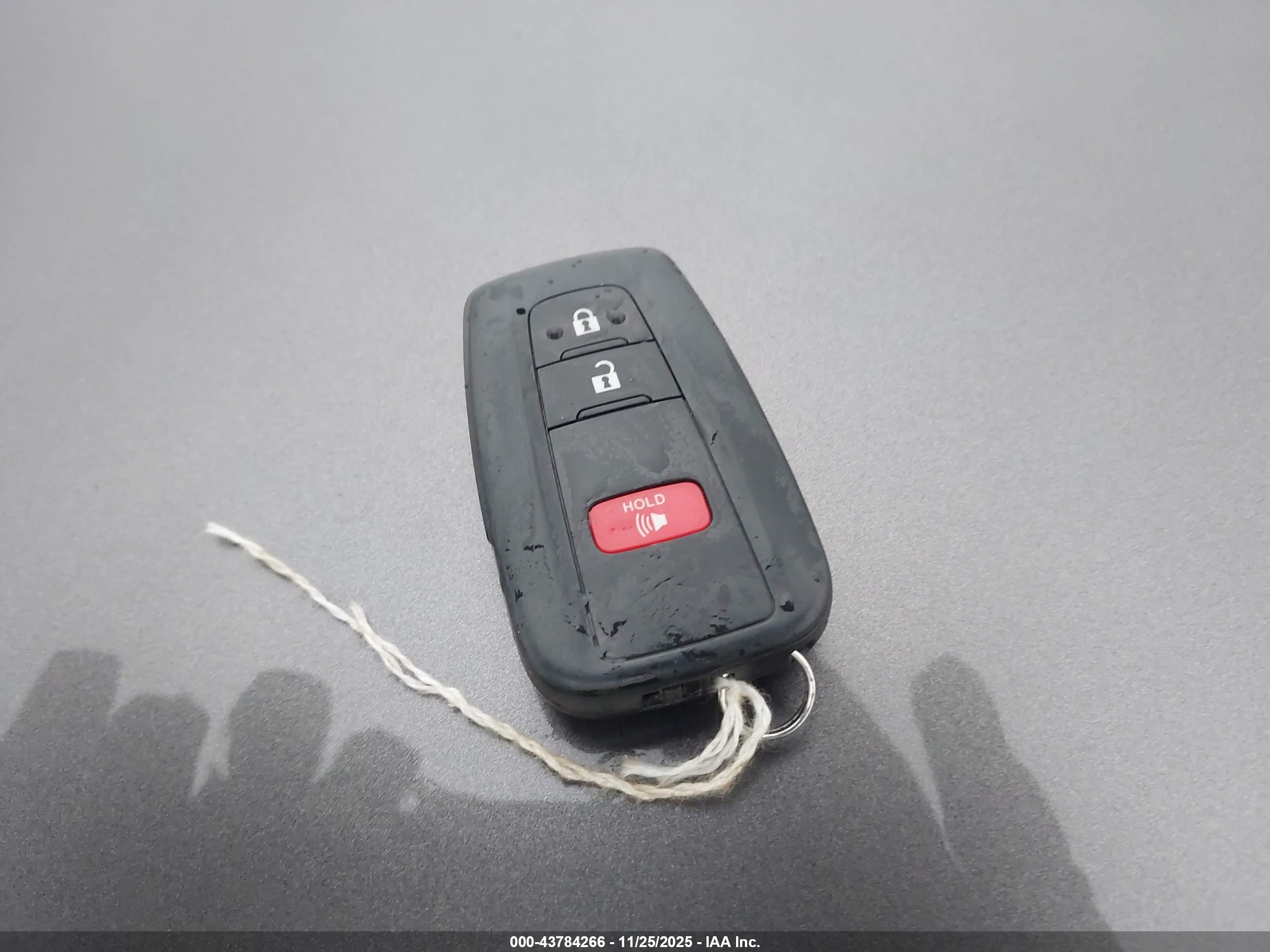 TOYOTA PRIUS image 11