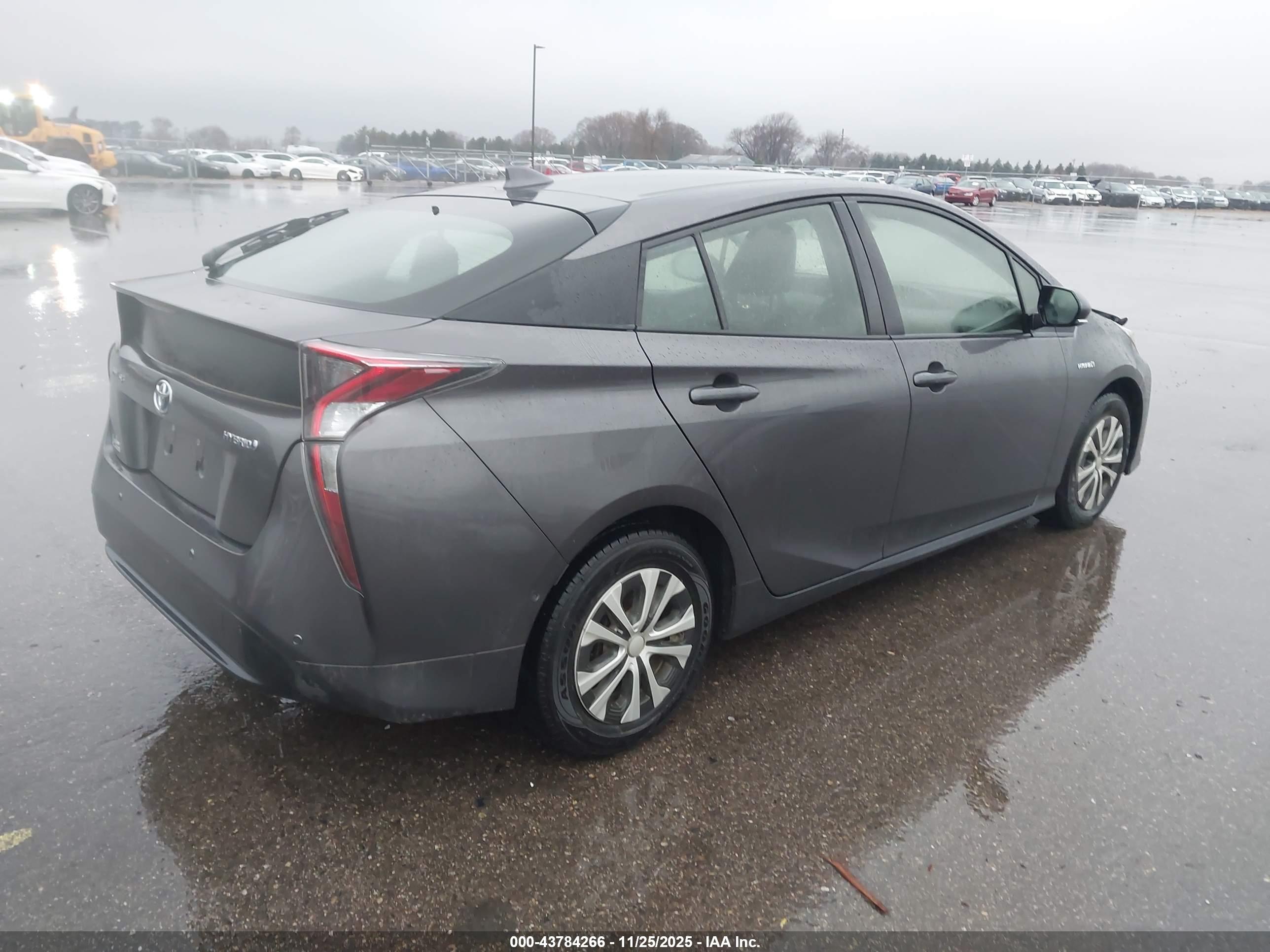 TOYOTA PRIUS image 4