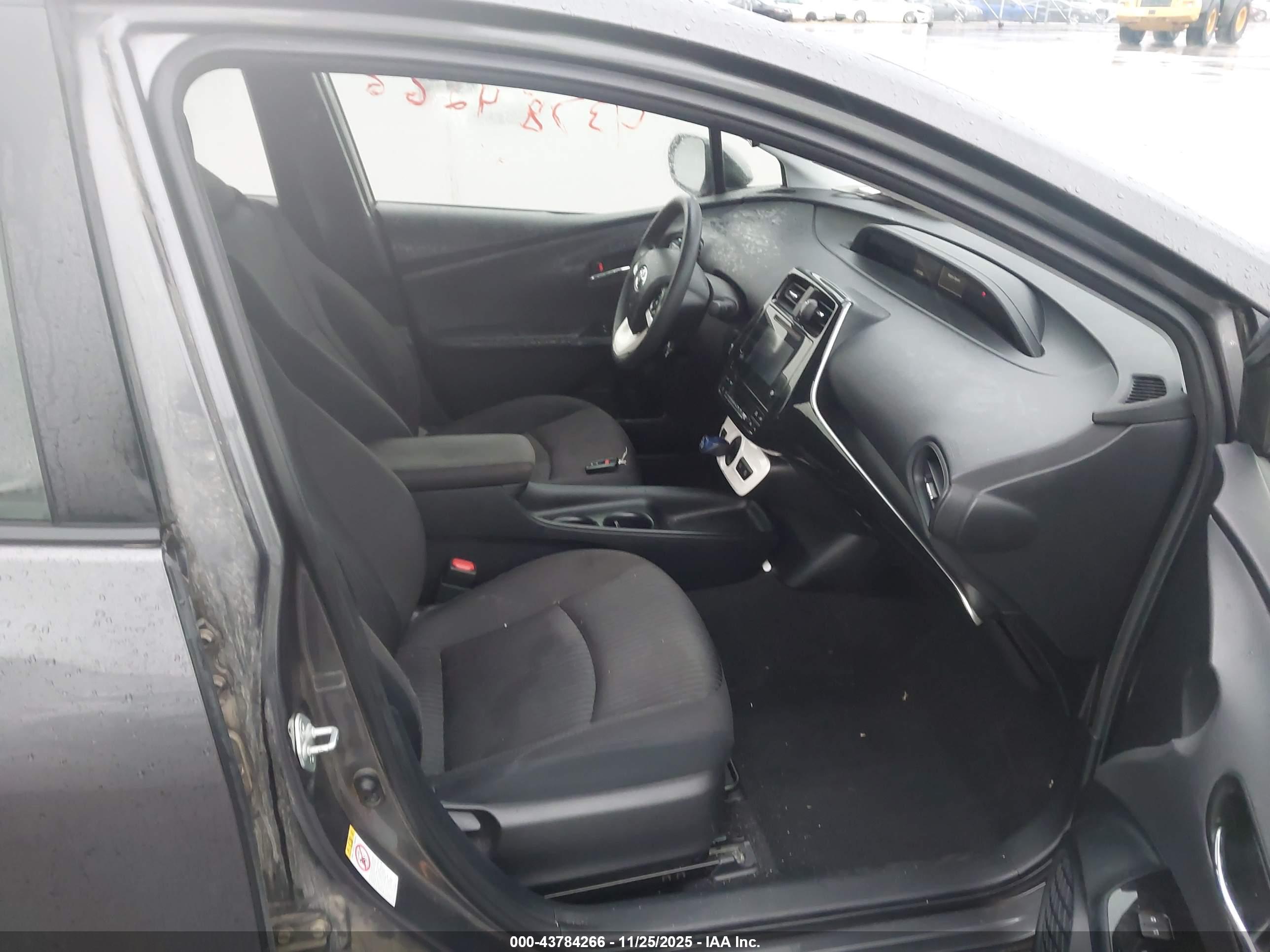 TOYOTA PRIUS image 5