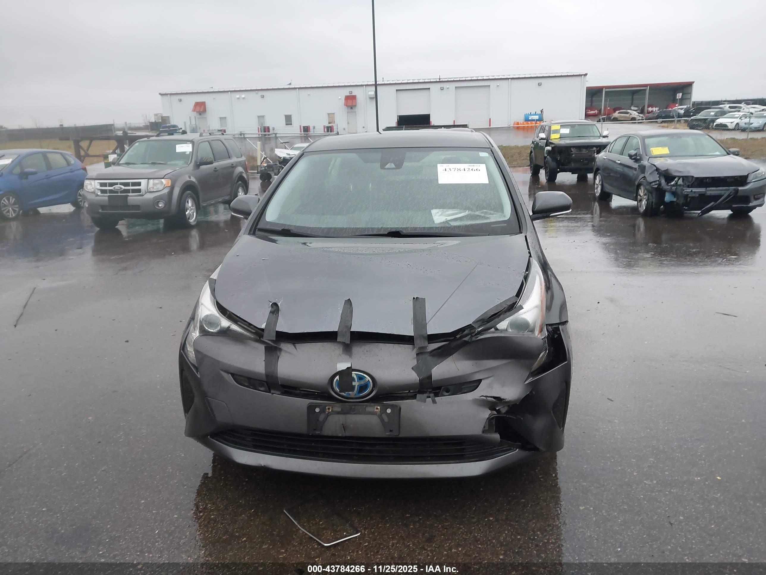 TOYOTA PRIUS image 6