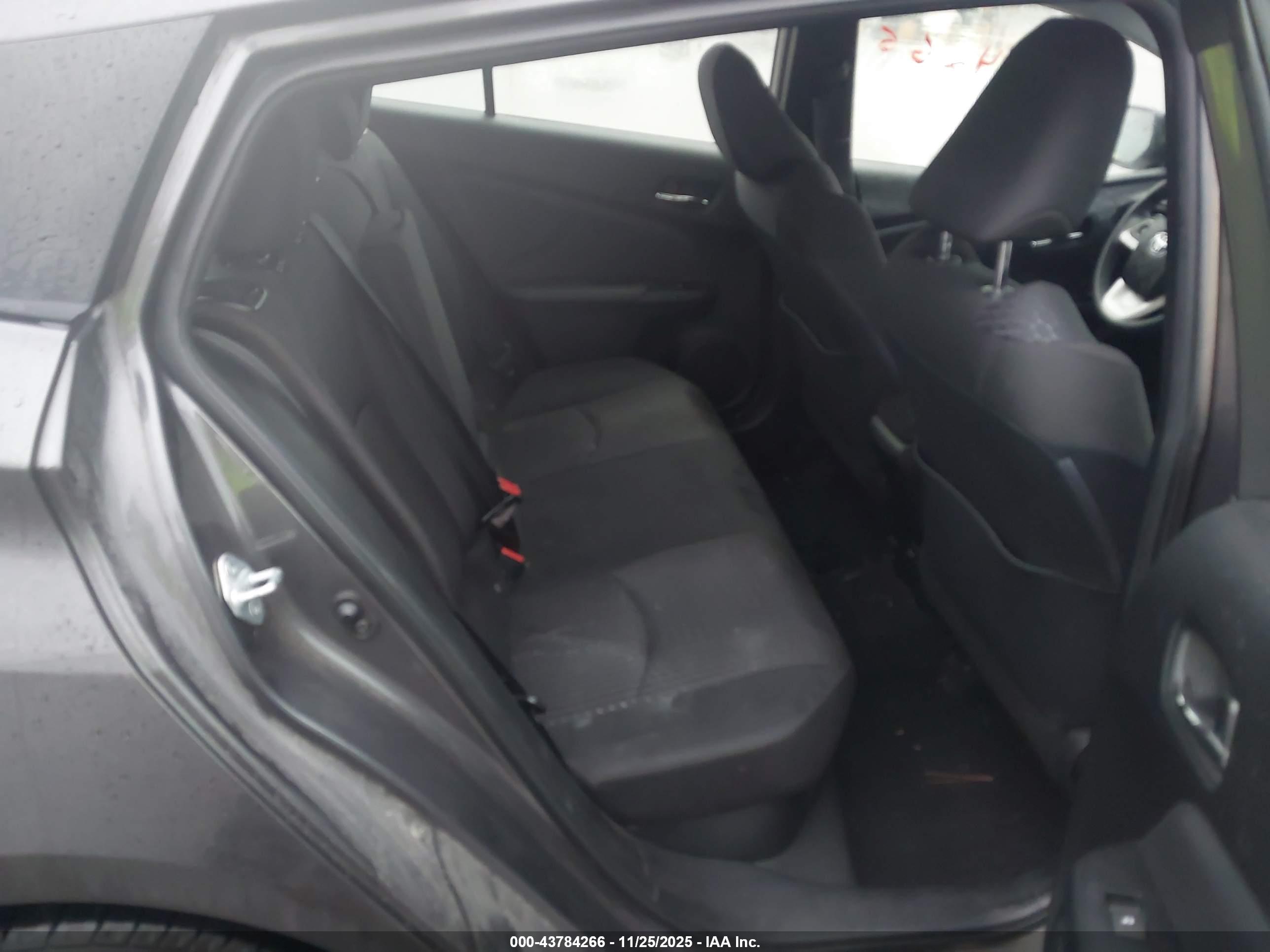 TOYOTA PRIUS image 8
