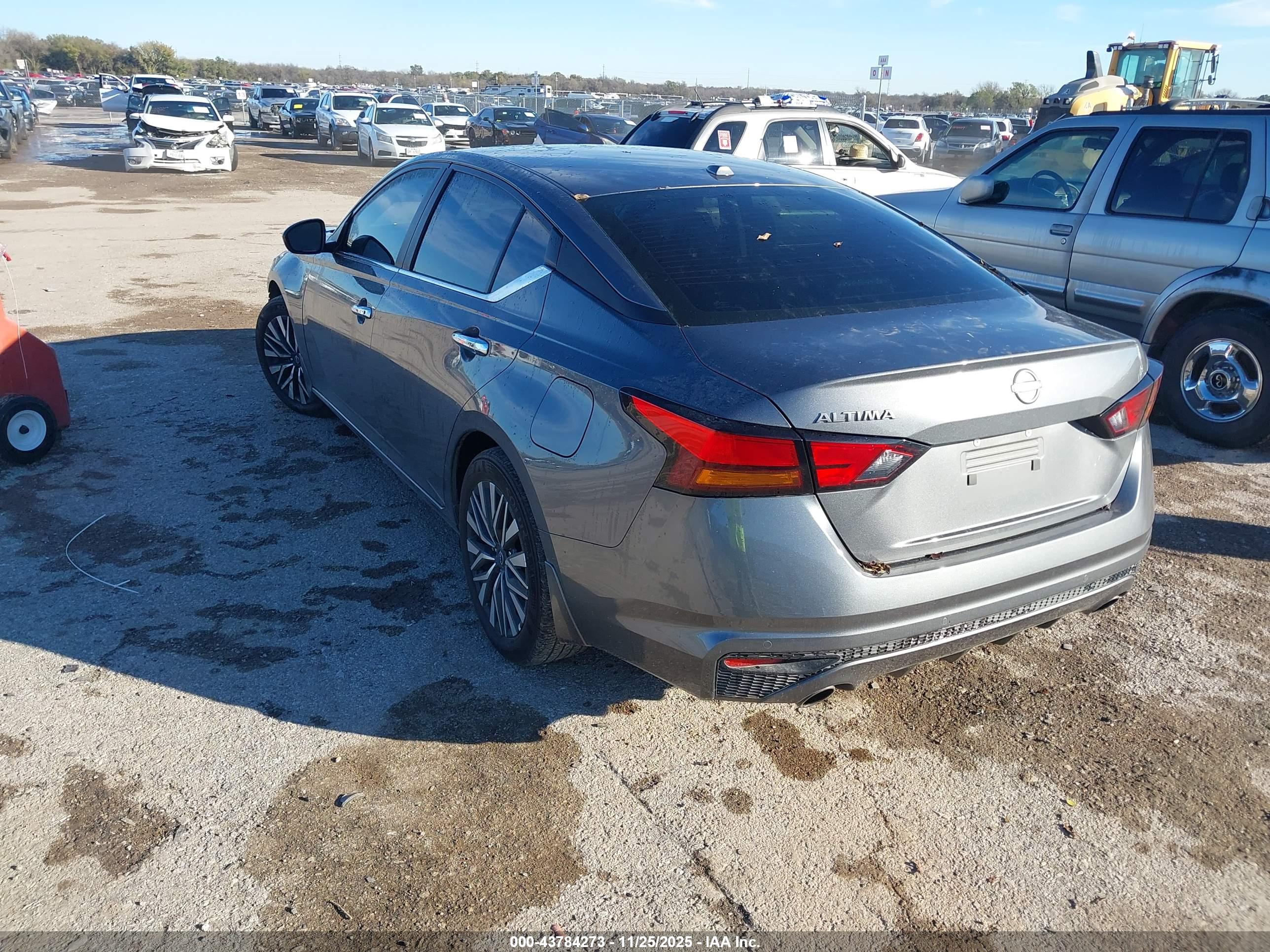 NISSAN ALTIMA image 3