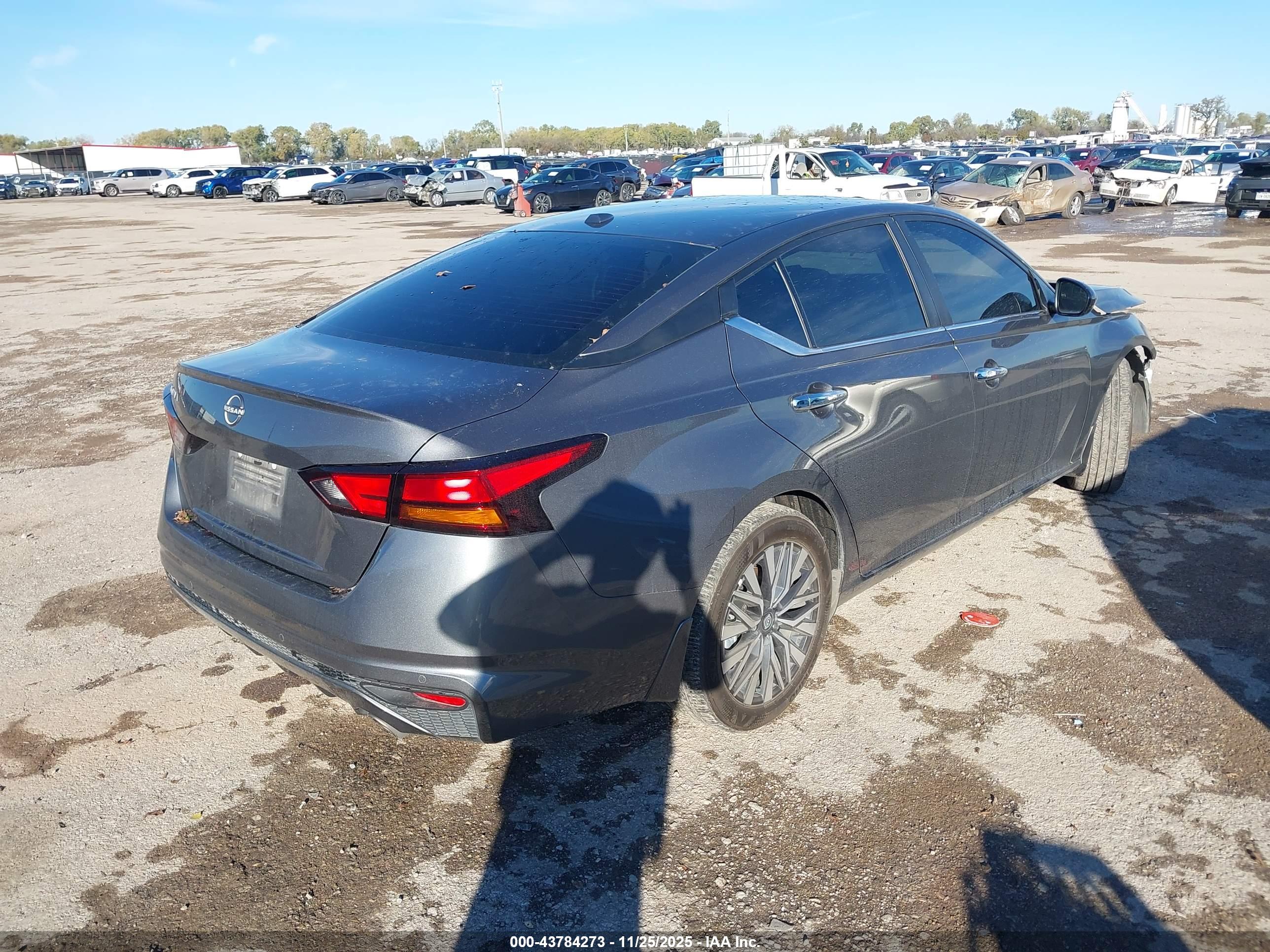 NISSAN ALTIMA image 4
