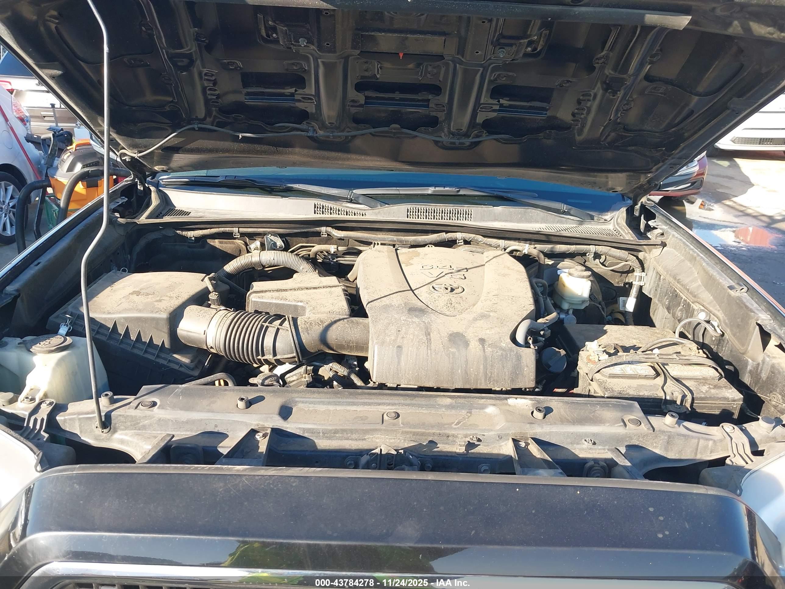 TOYOTA TACOMA image 10