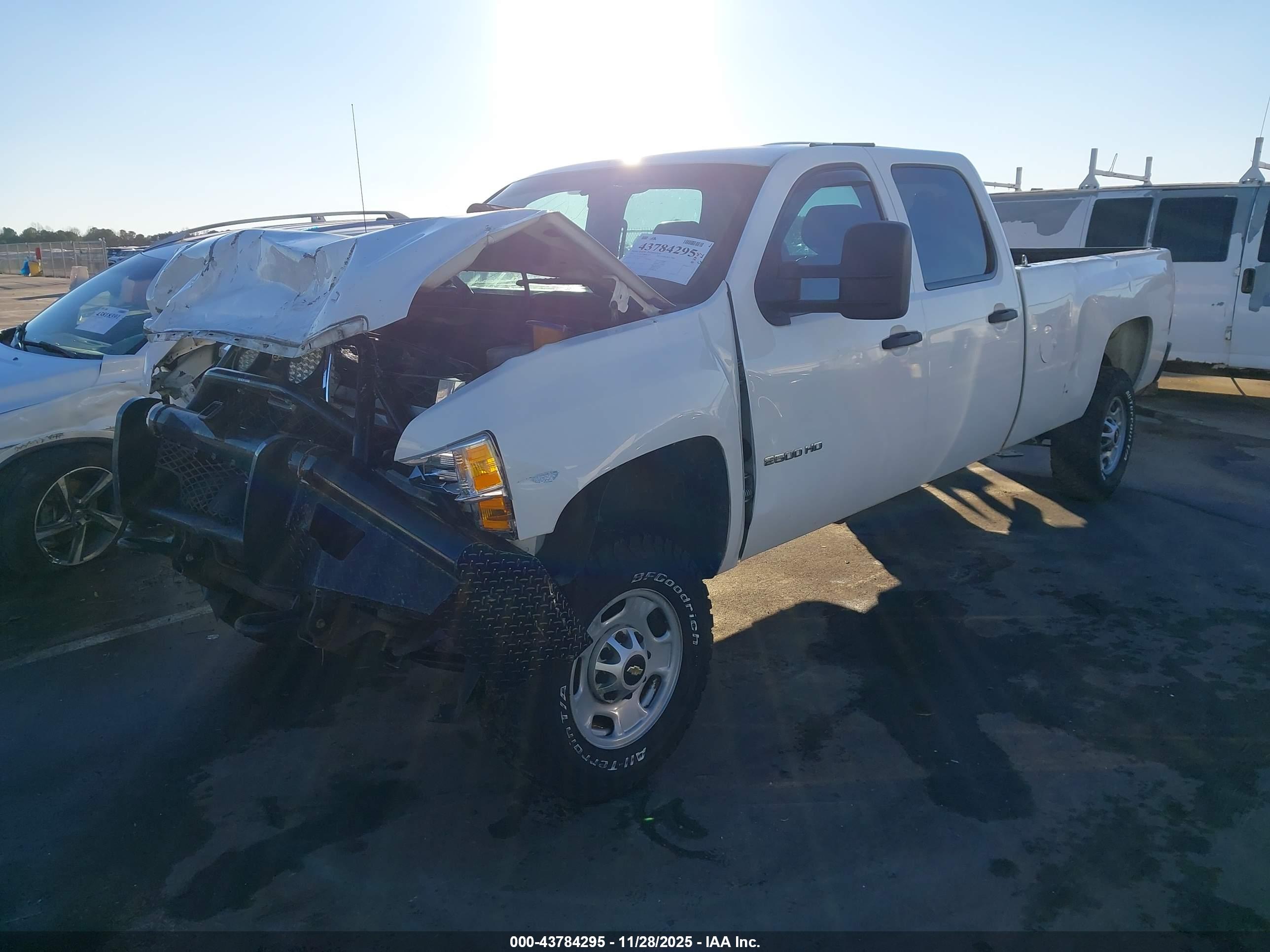 CHEVROLET SILVERADO image 2