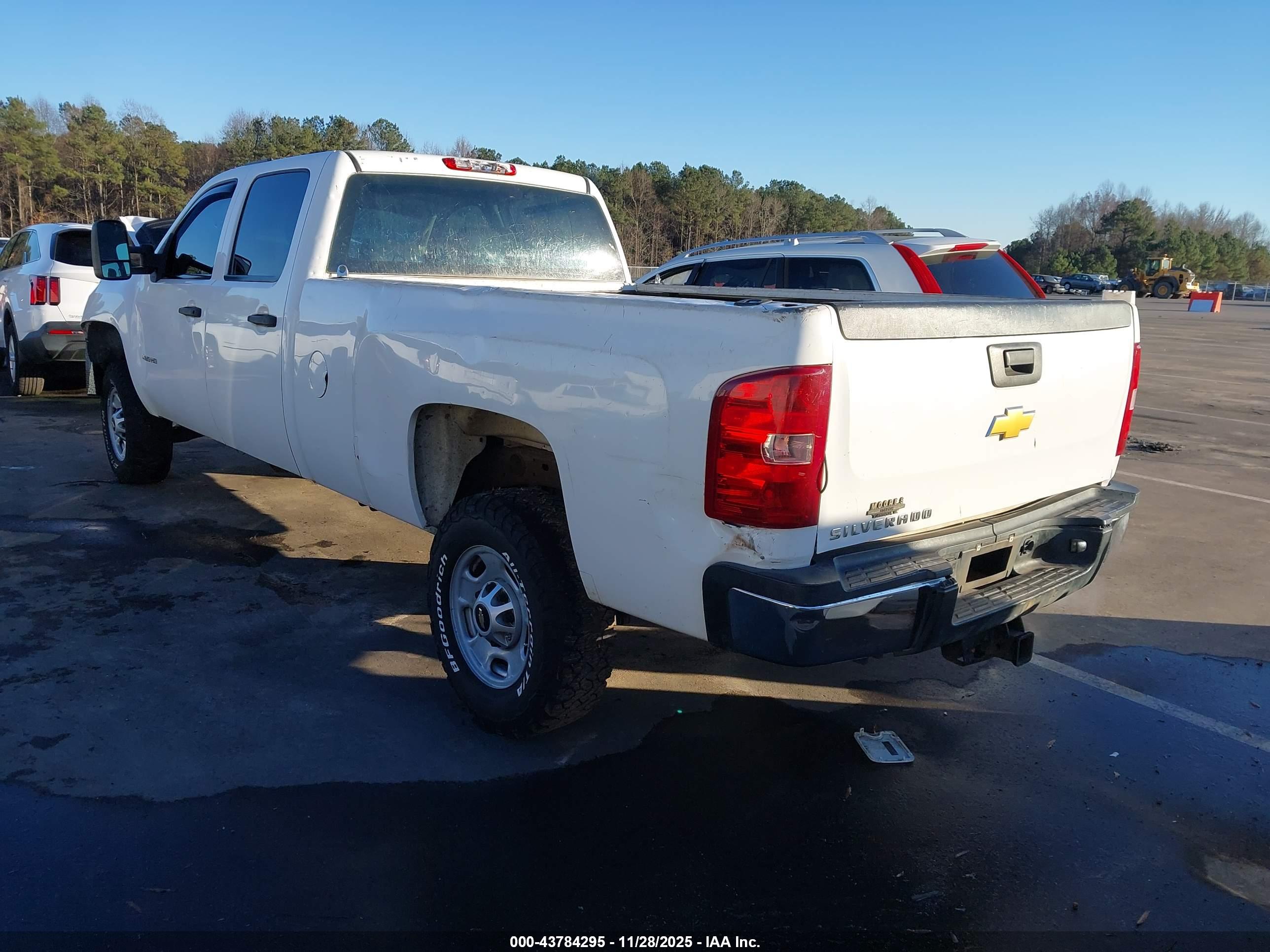 CHEVROLET SILVERADO image 3
