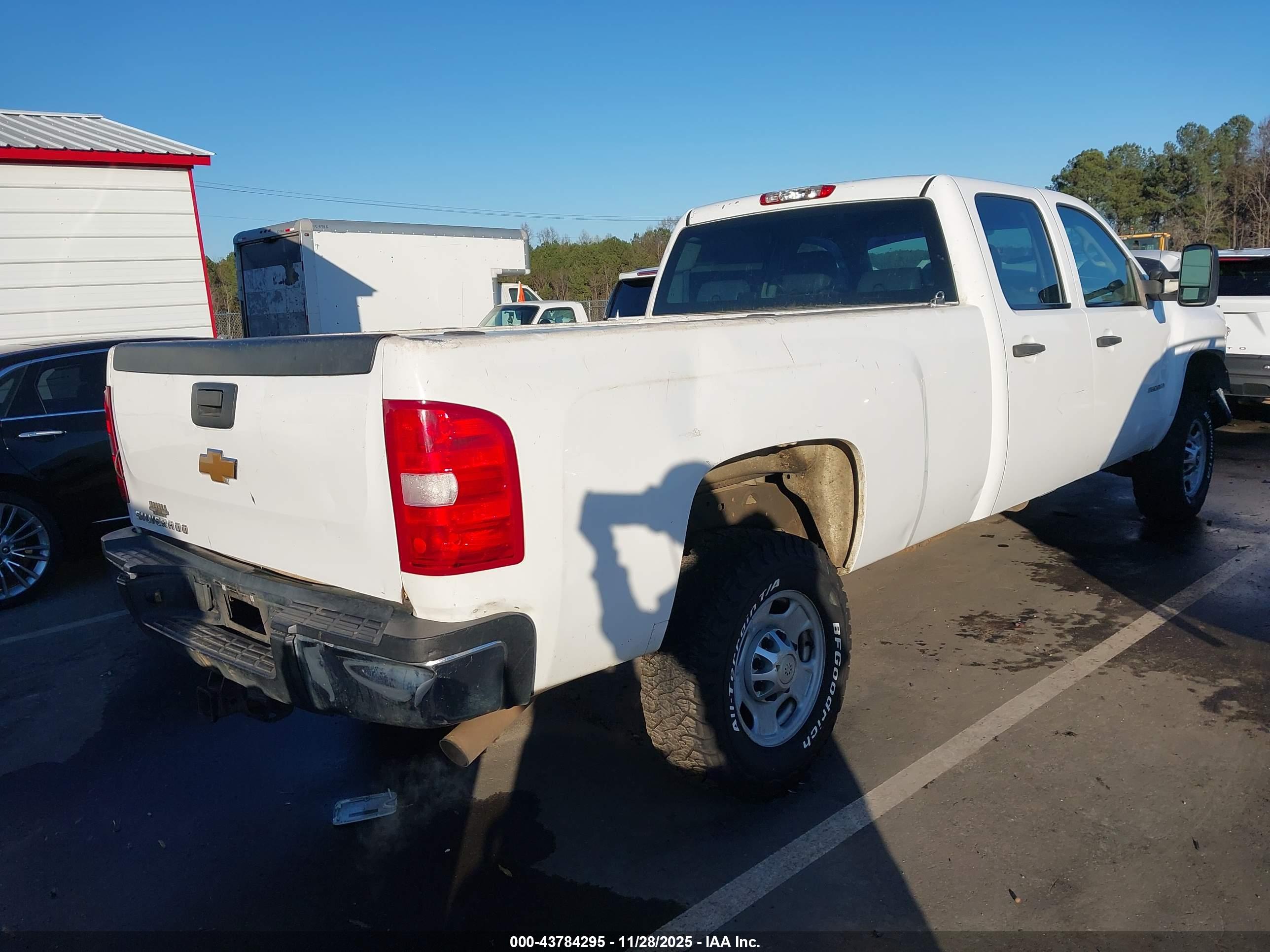 CHEVROLET SILVERADO image 4