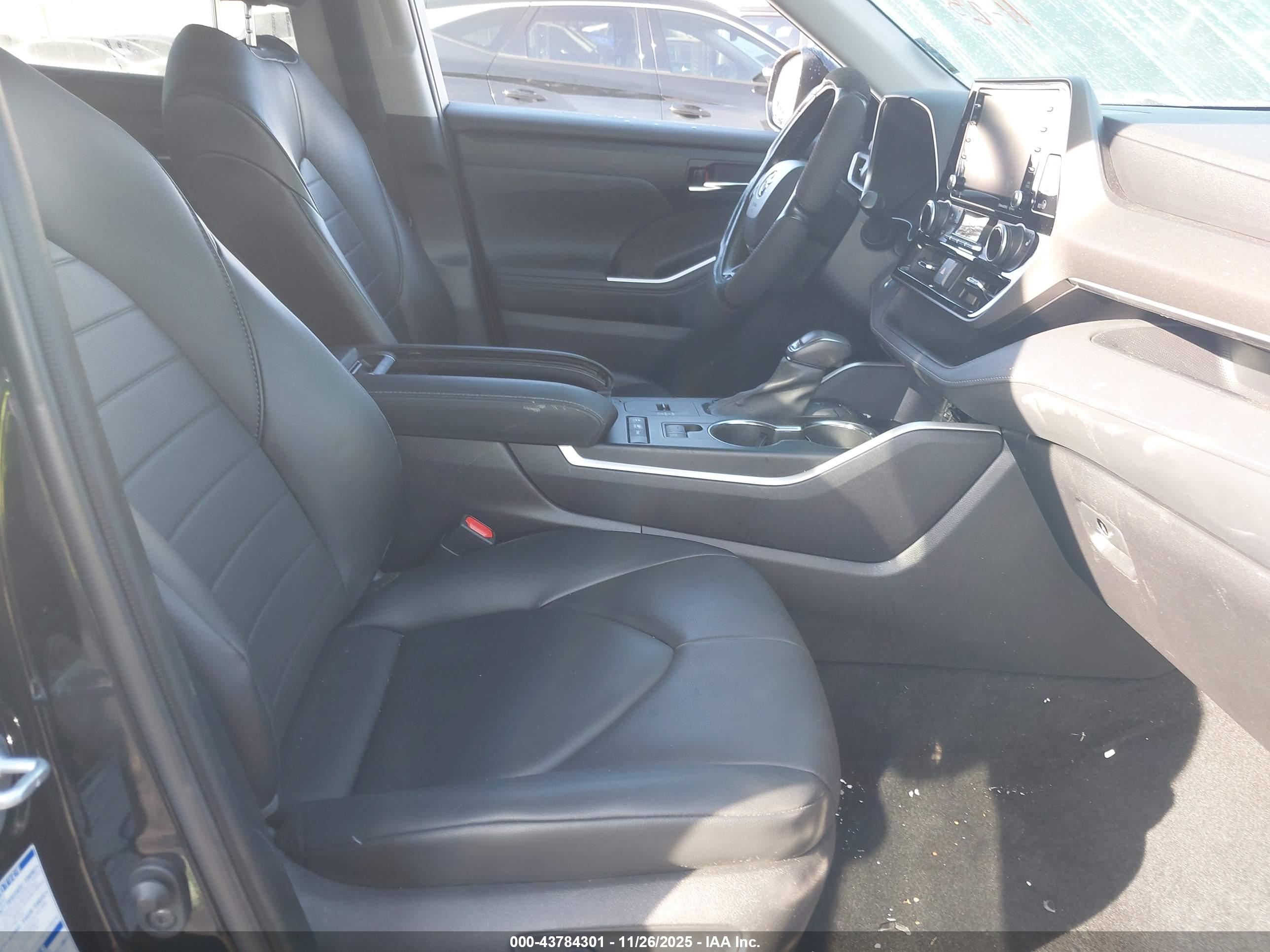 TOYOTA HIGHLANDER image 5