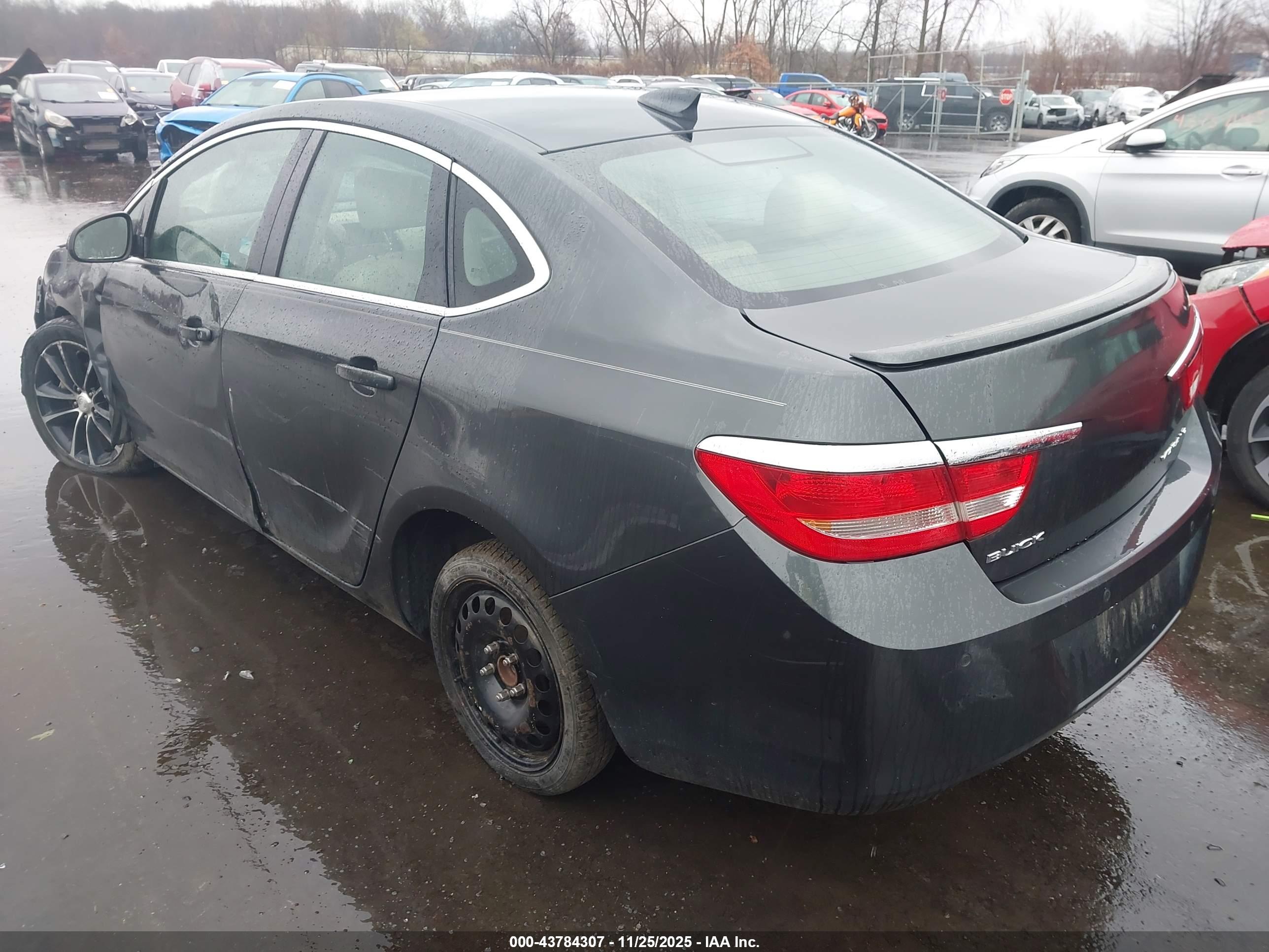 BUICK VERANO image 3