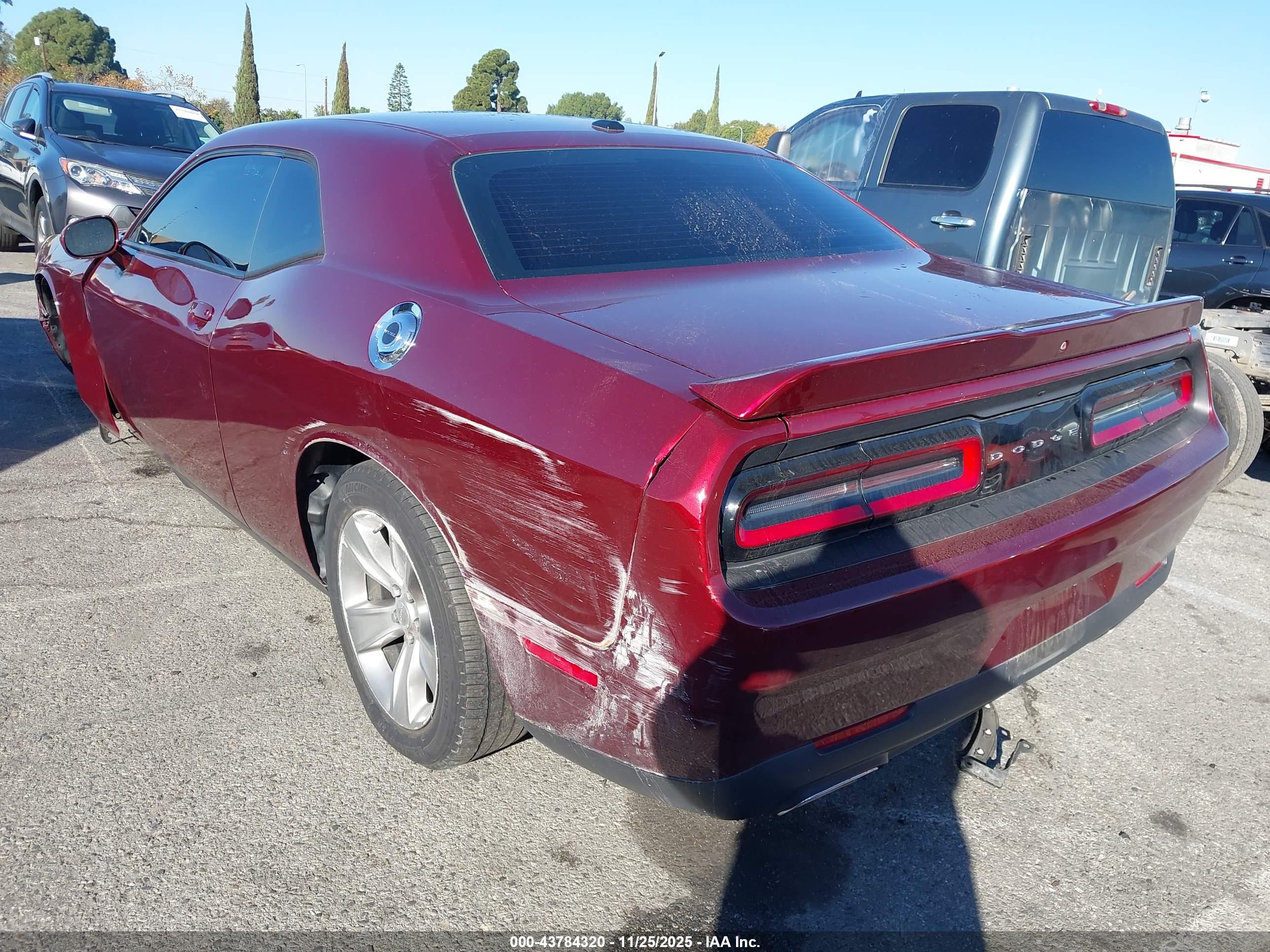 DODGE CHALLENGER image 3