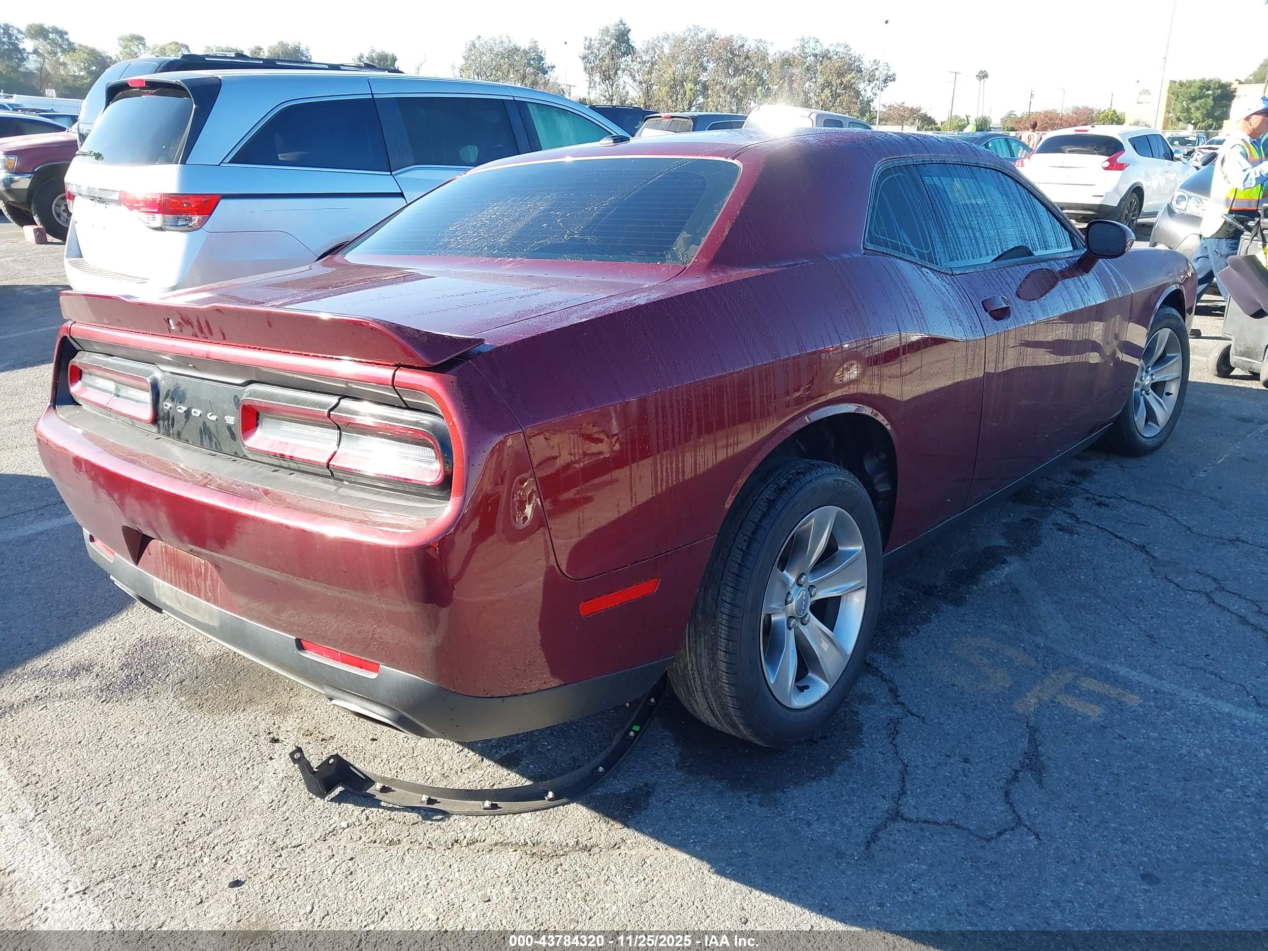 DODGE CHALLENGER image 4