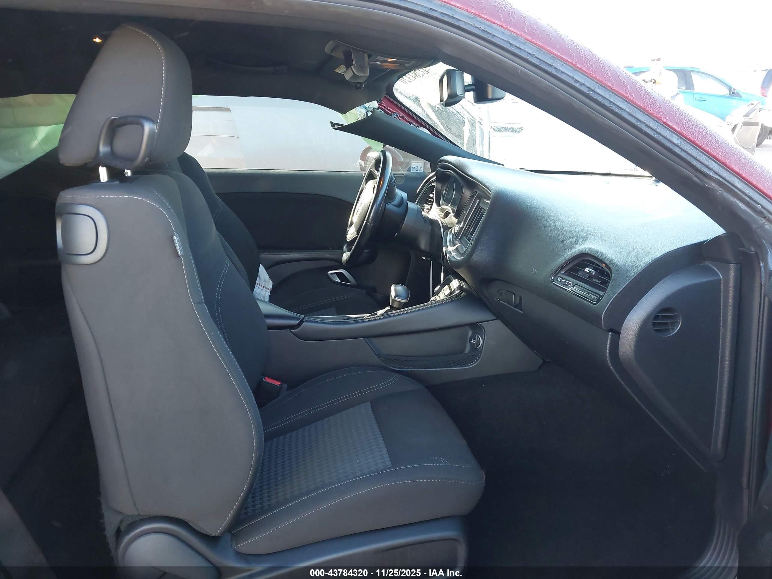 DODGE CHALLENGER image 5