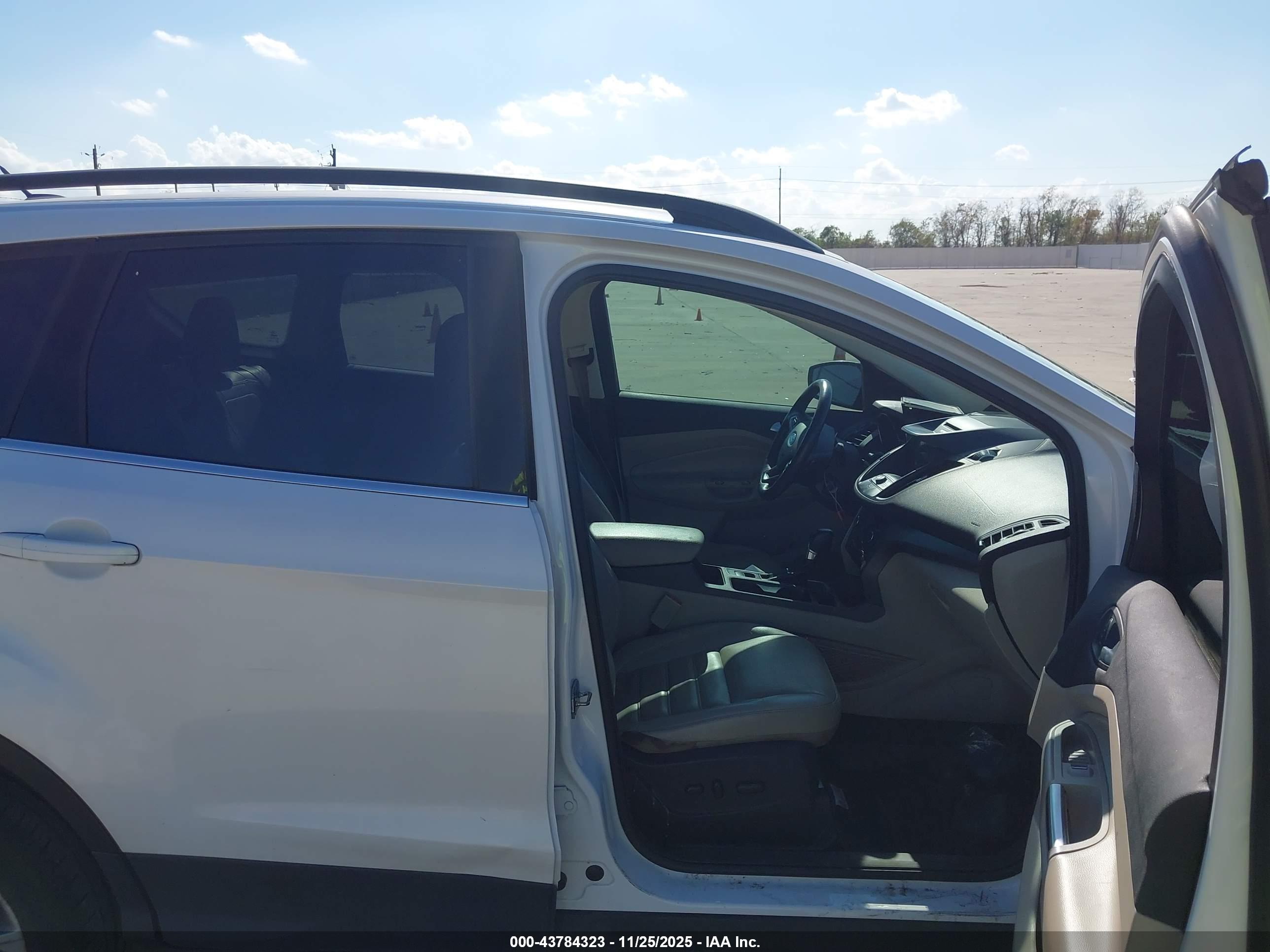 FORD ESCAPE image 5