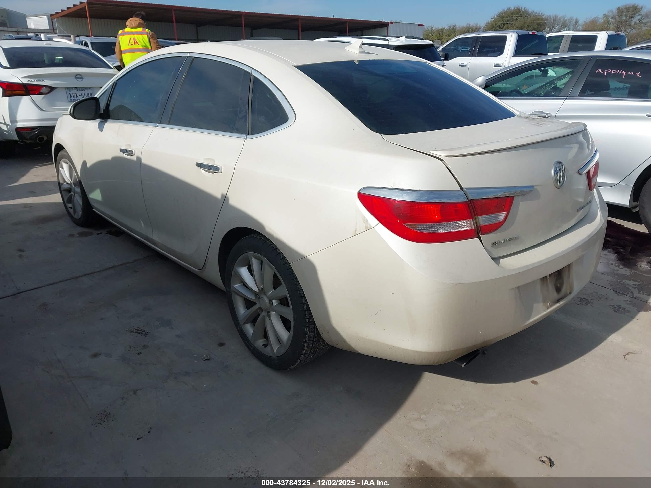 BUICK VERANO image 3