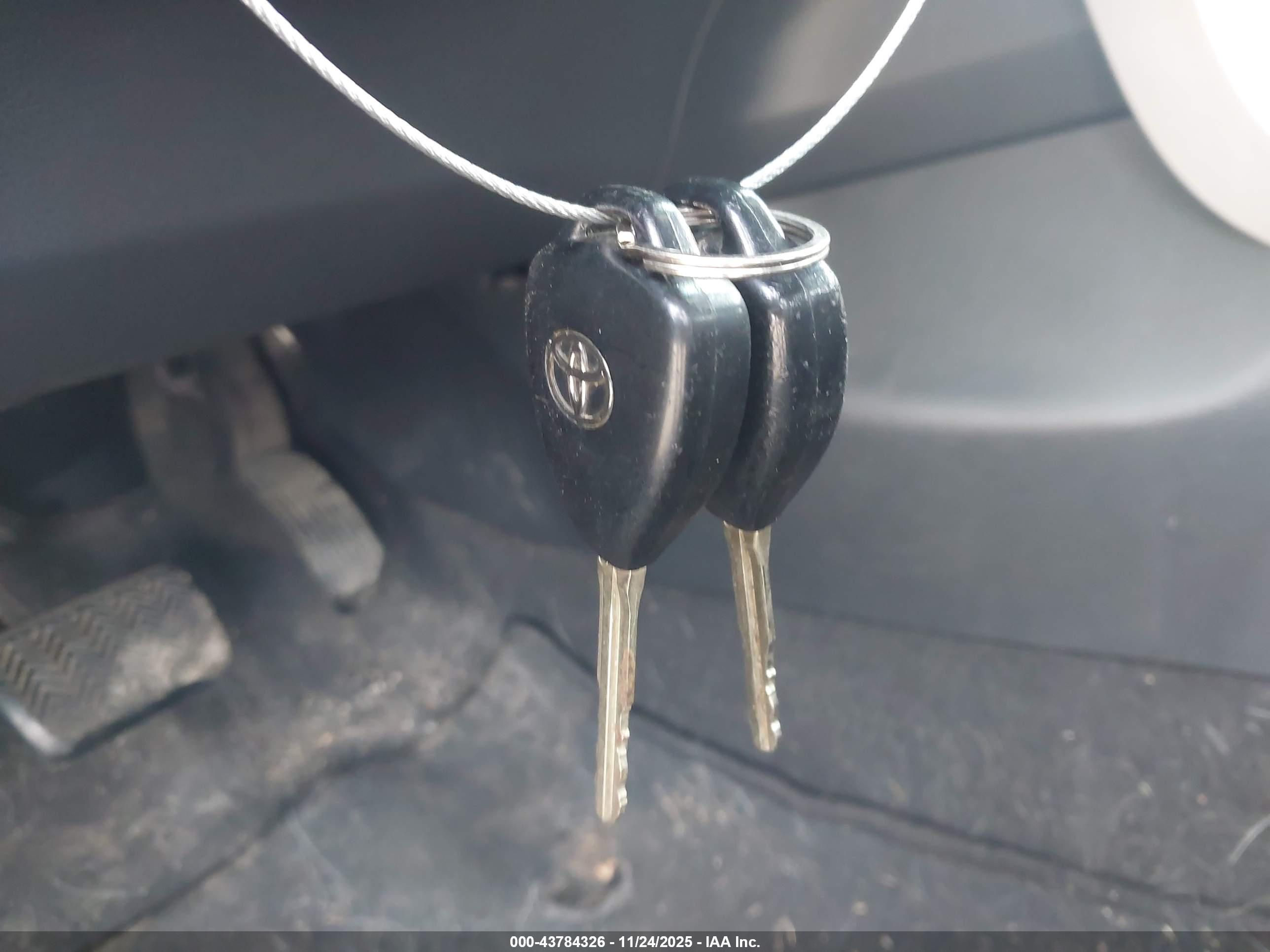 TOYOTA COROLLA image 11