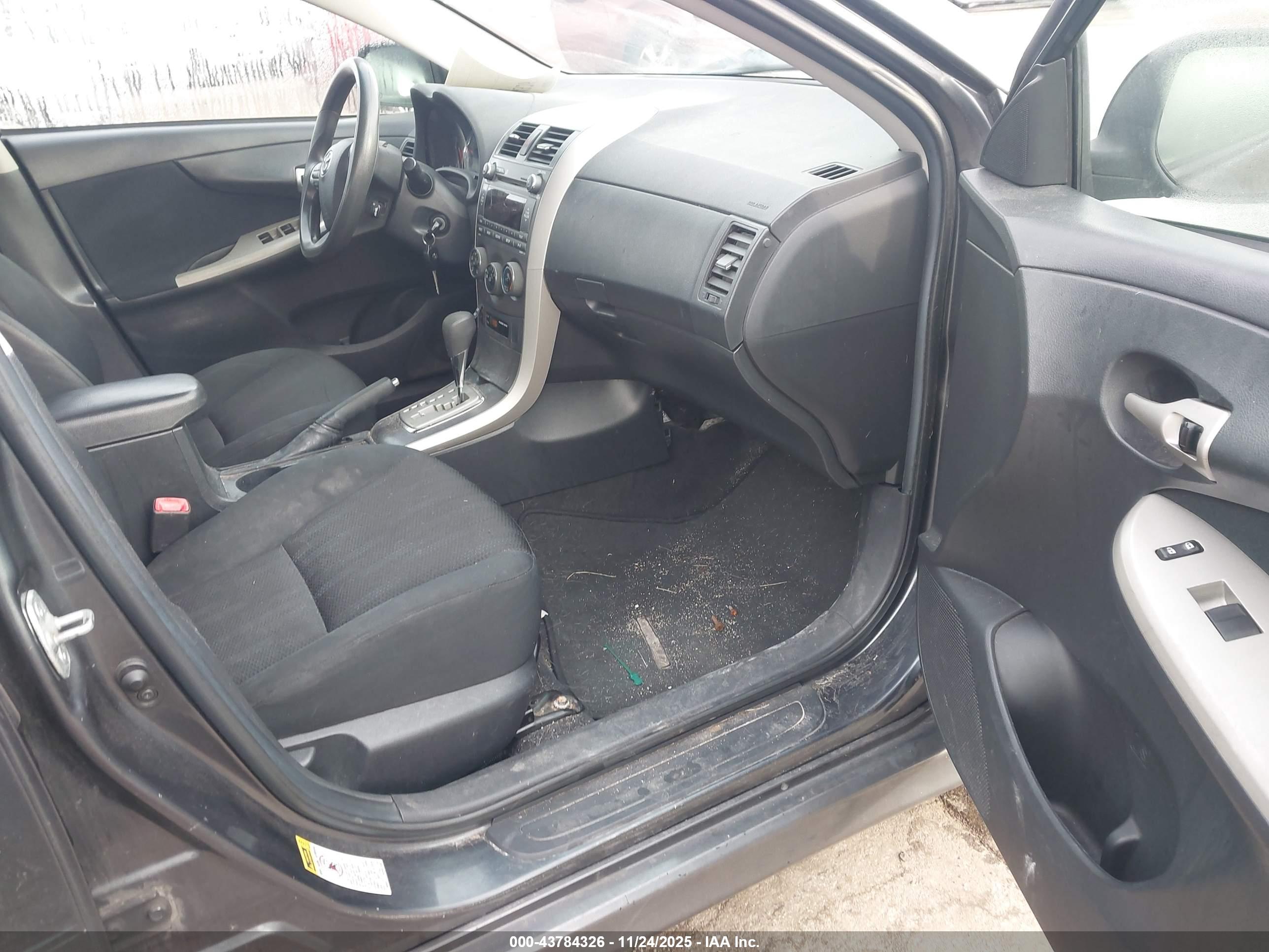 TOYOTA COROLLA image 5