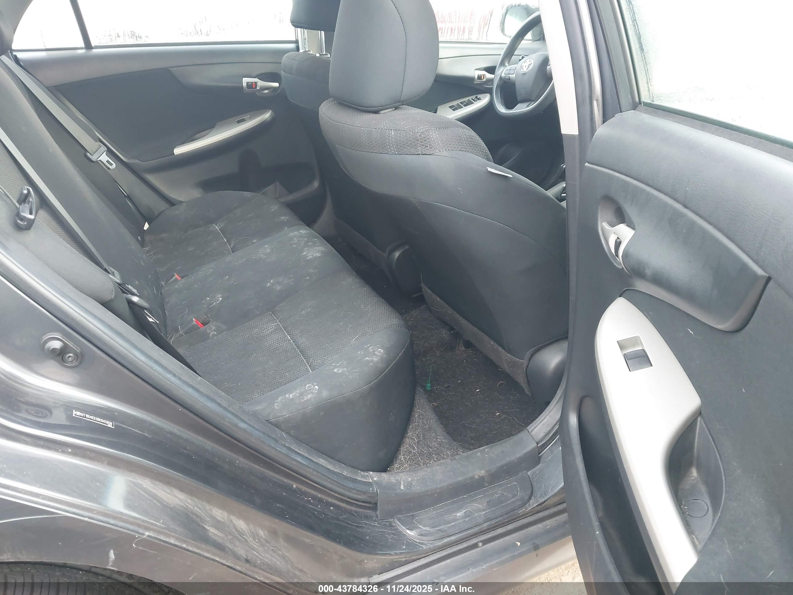 TOYOTA COROLLA image 8
