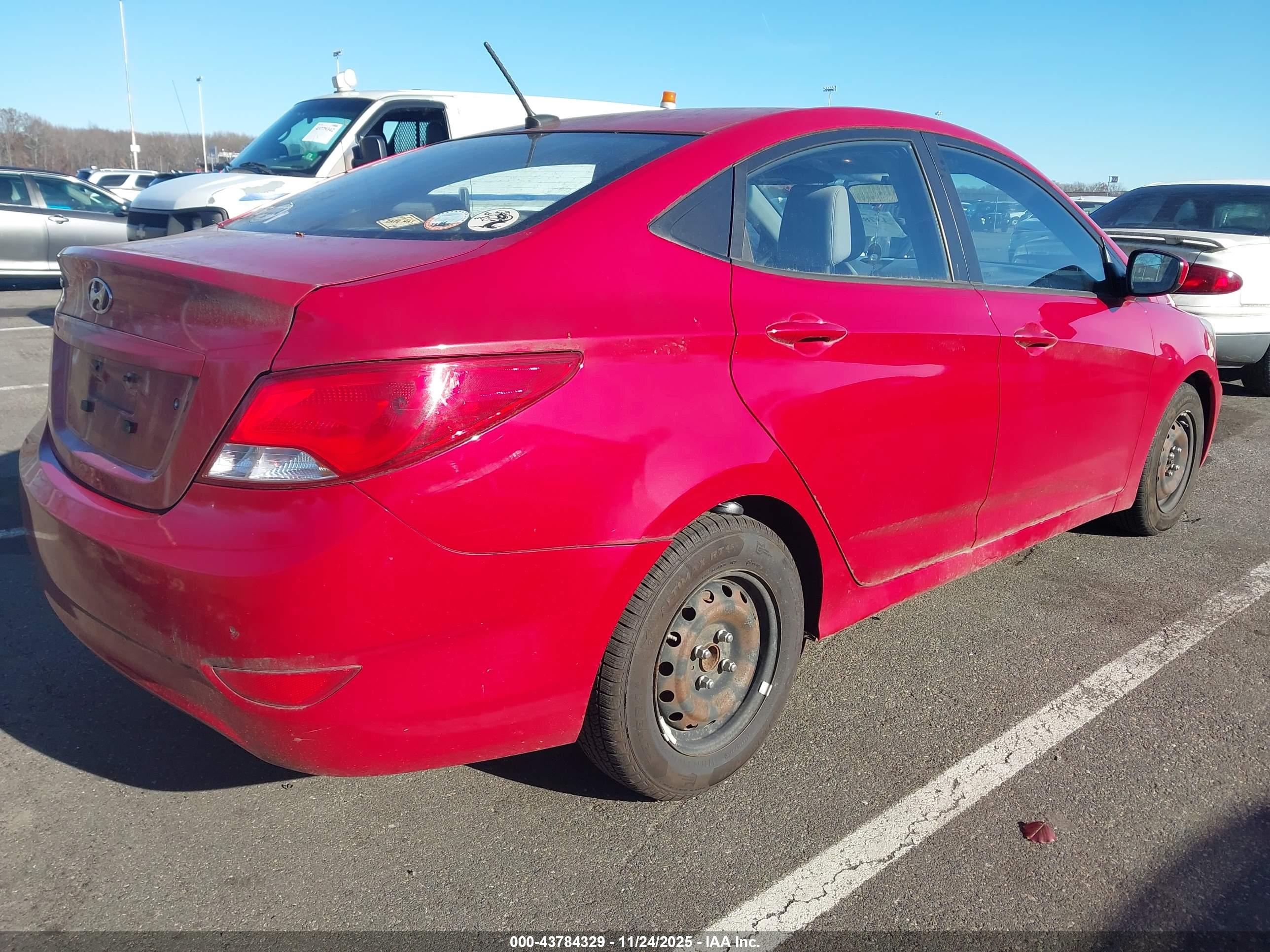 HYUNDAI ACCENT image 4
