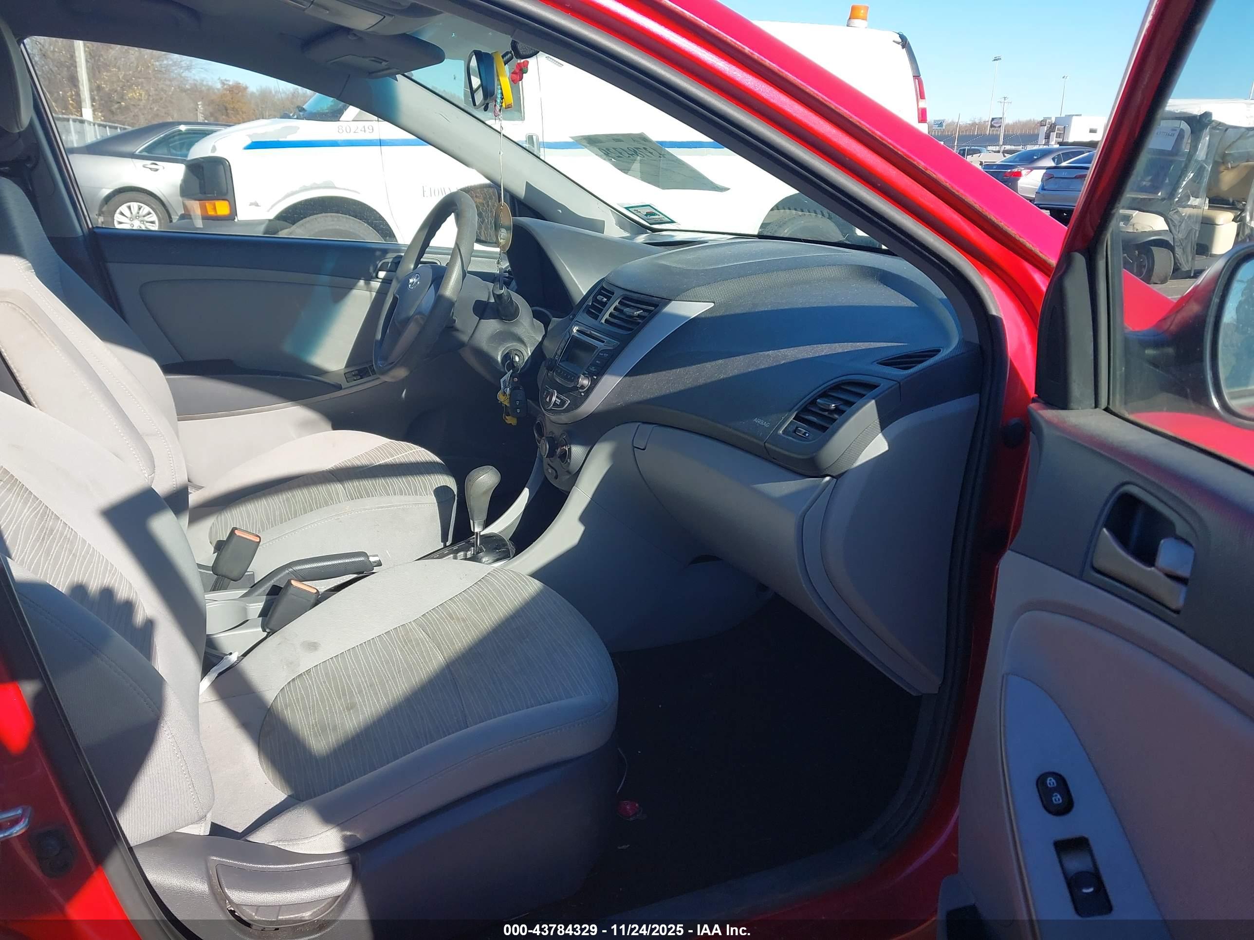 HYUNDAI ACCENT image 5