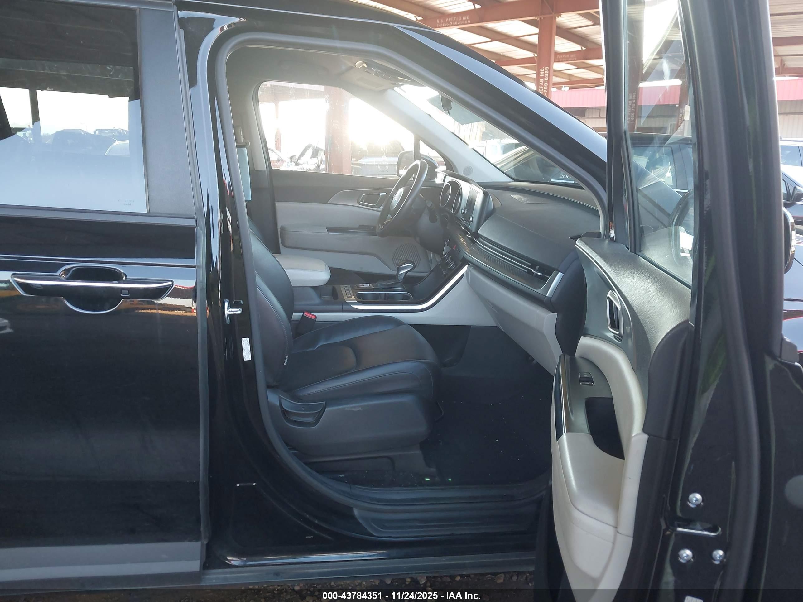 KIA CARNIVAL image 5