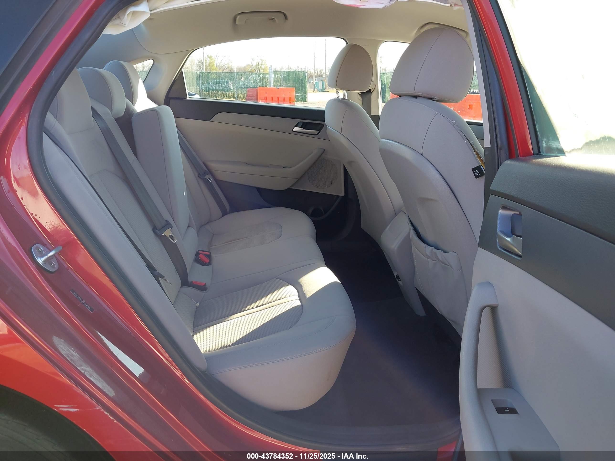 HYUNDAI SONATA image 8