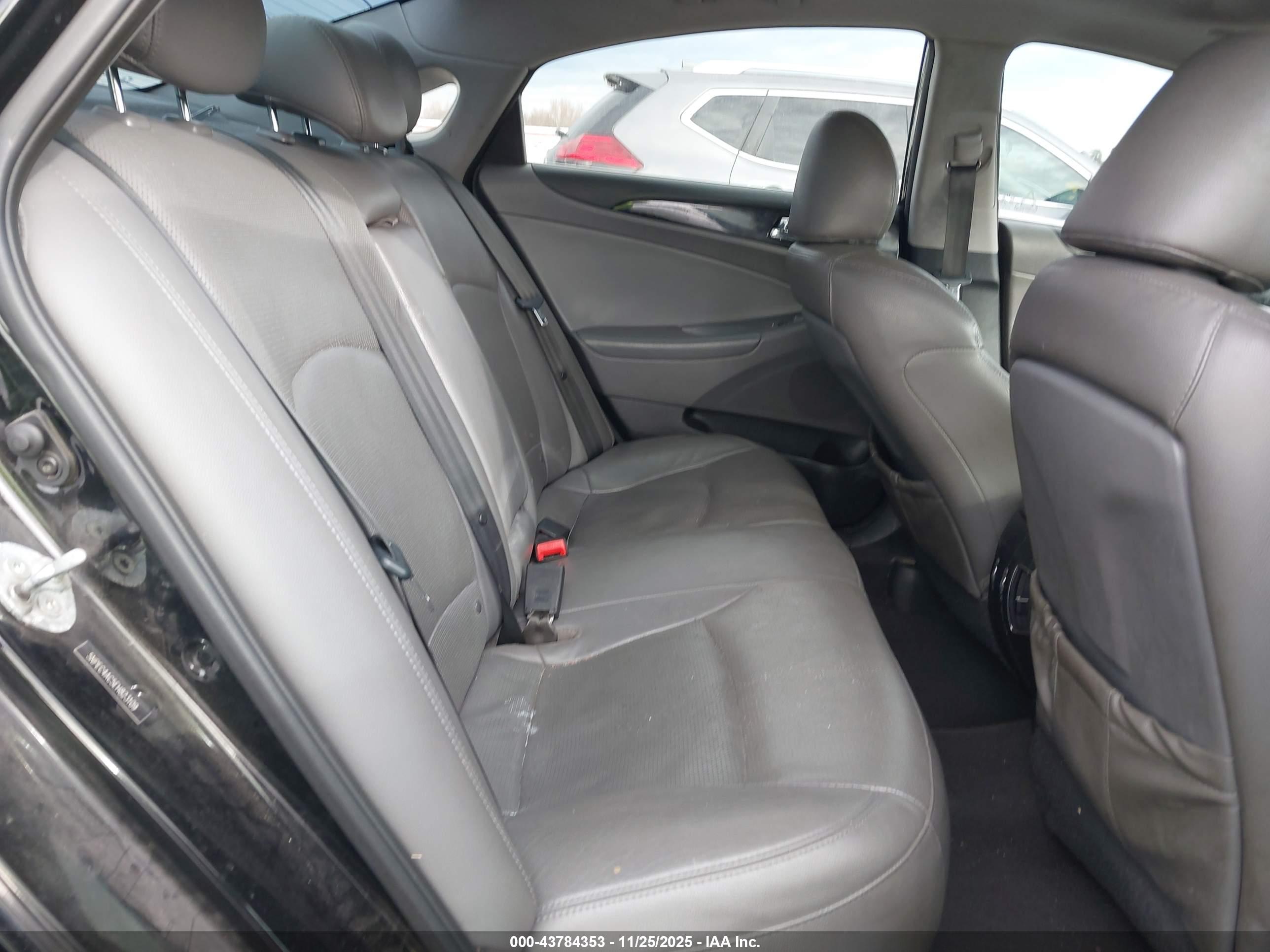 HYUNDAI SONATA image 8