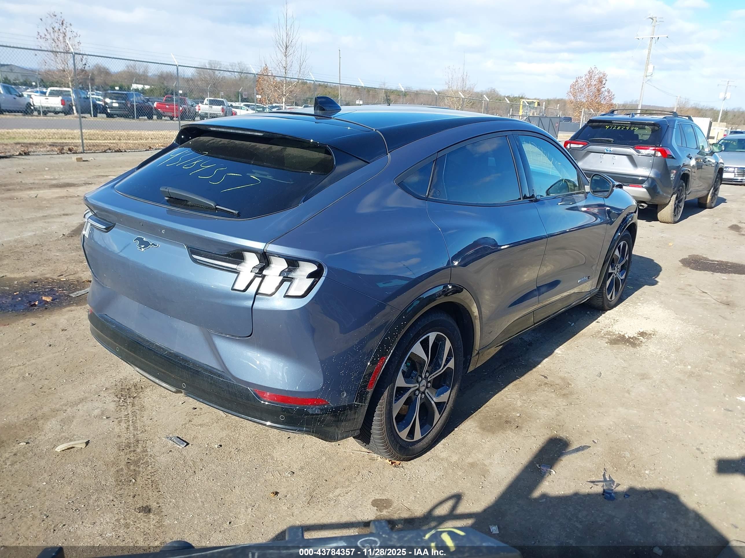 FORD MUSTANG image 4