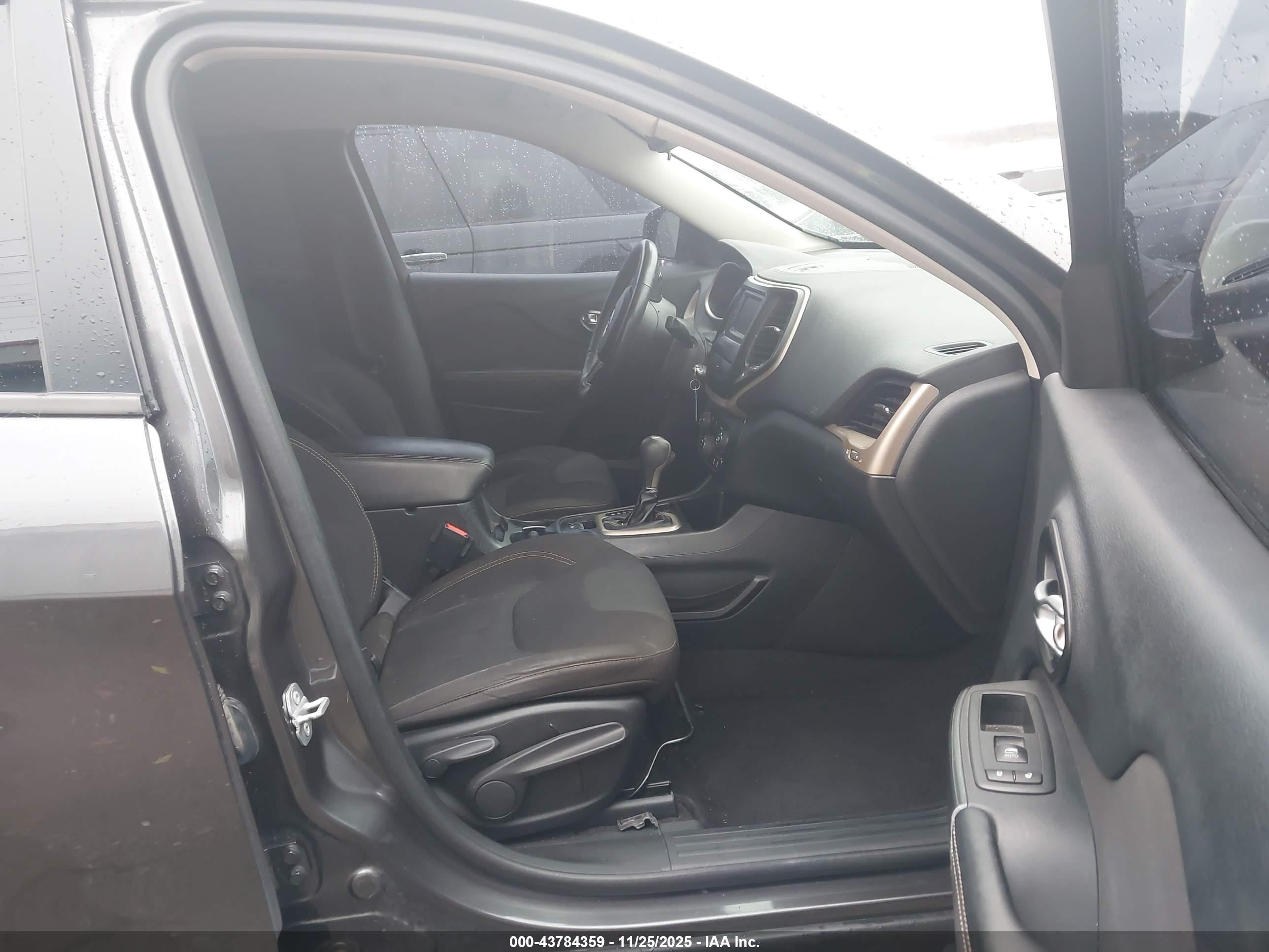 JEEP CHEROKEE image 5