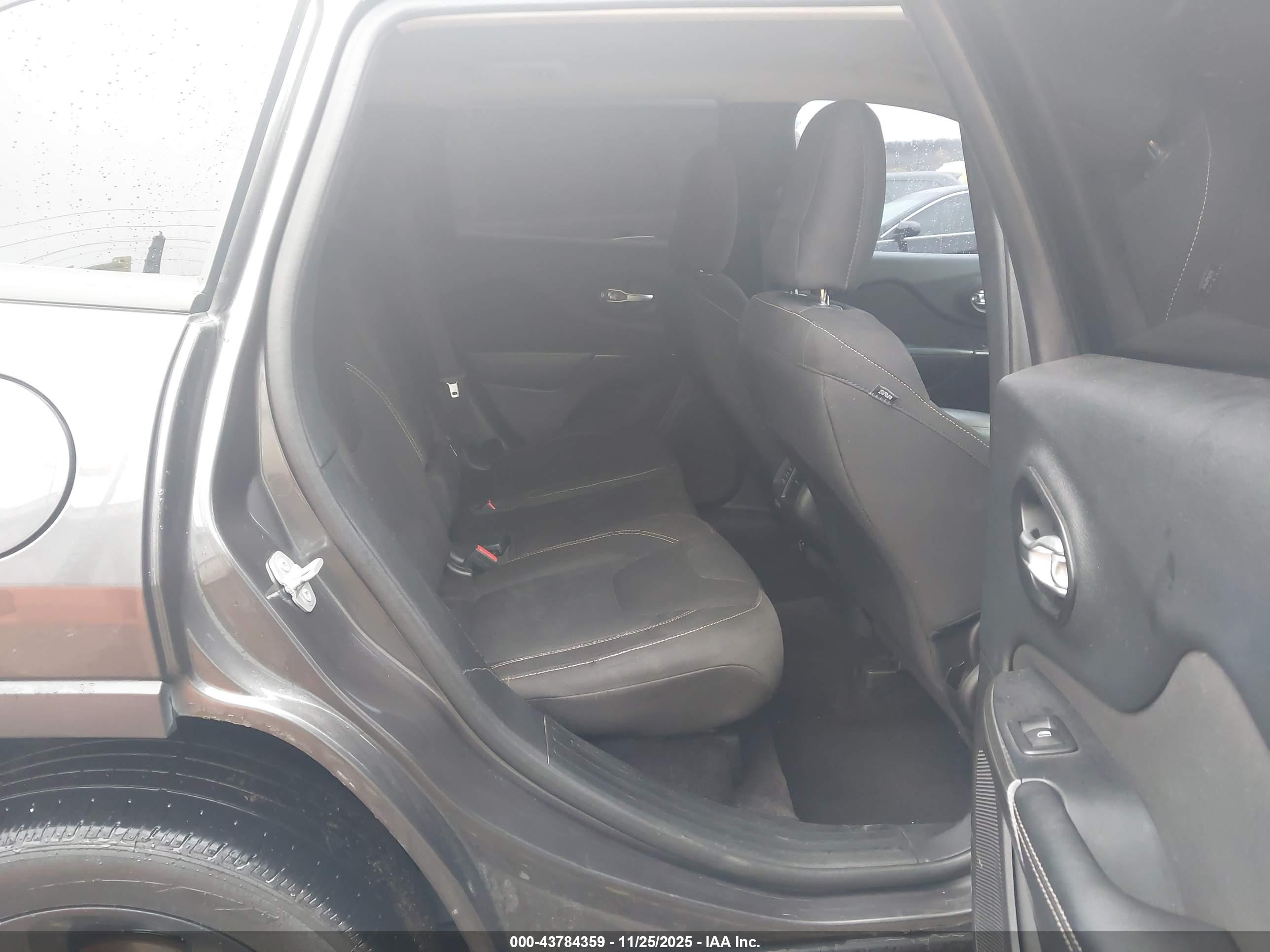 JEEP CHEROKEE image 8
