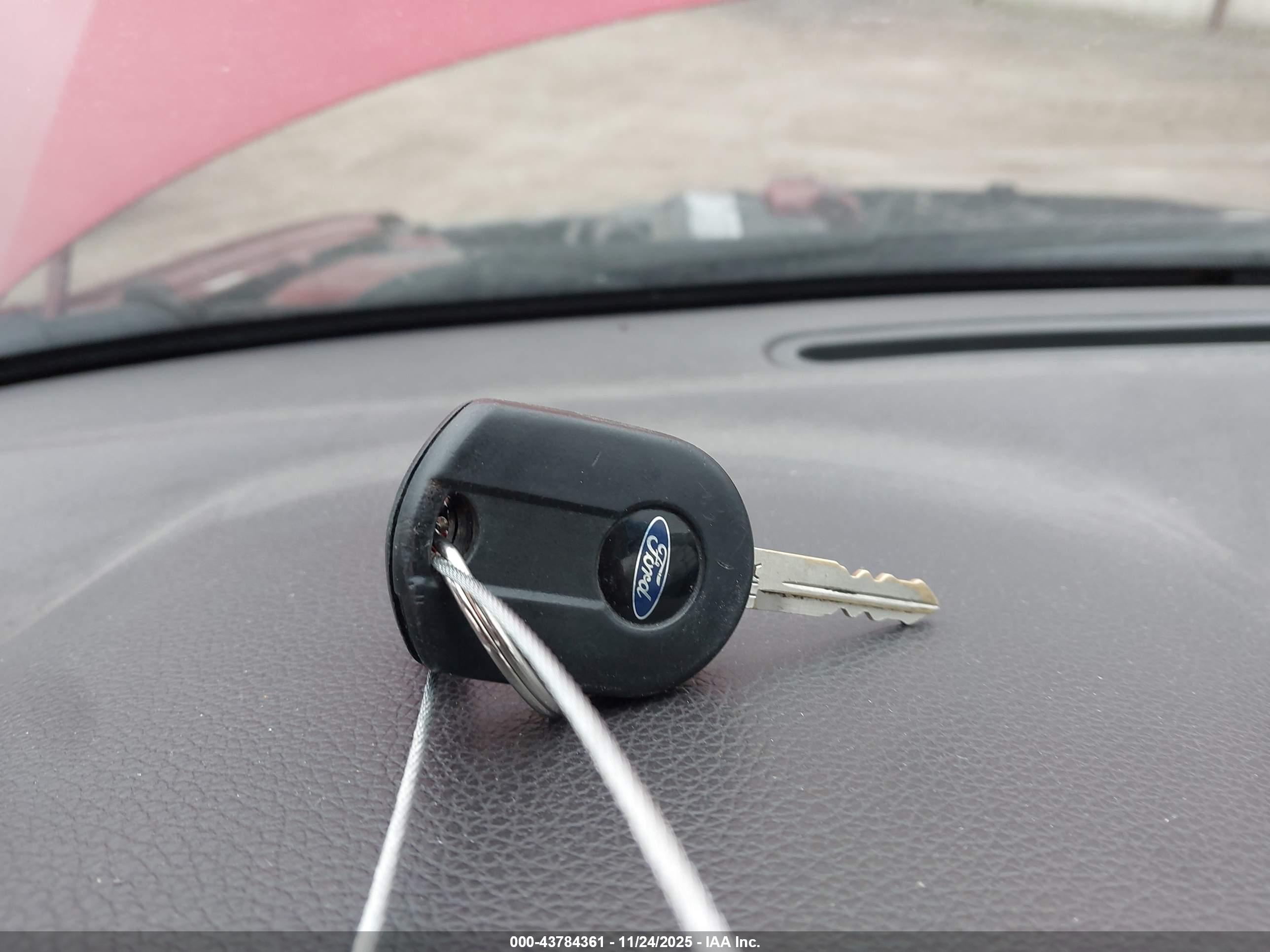 FORD FUSION image 11
