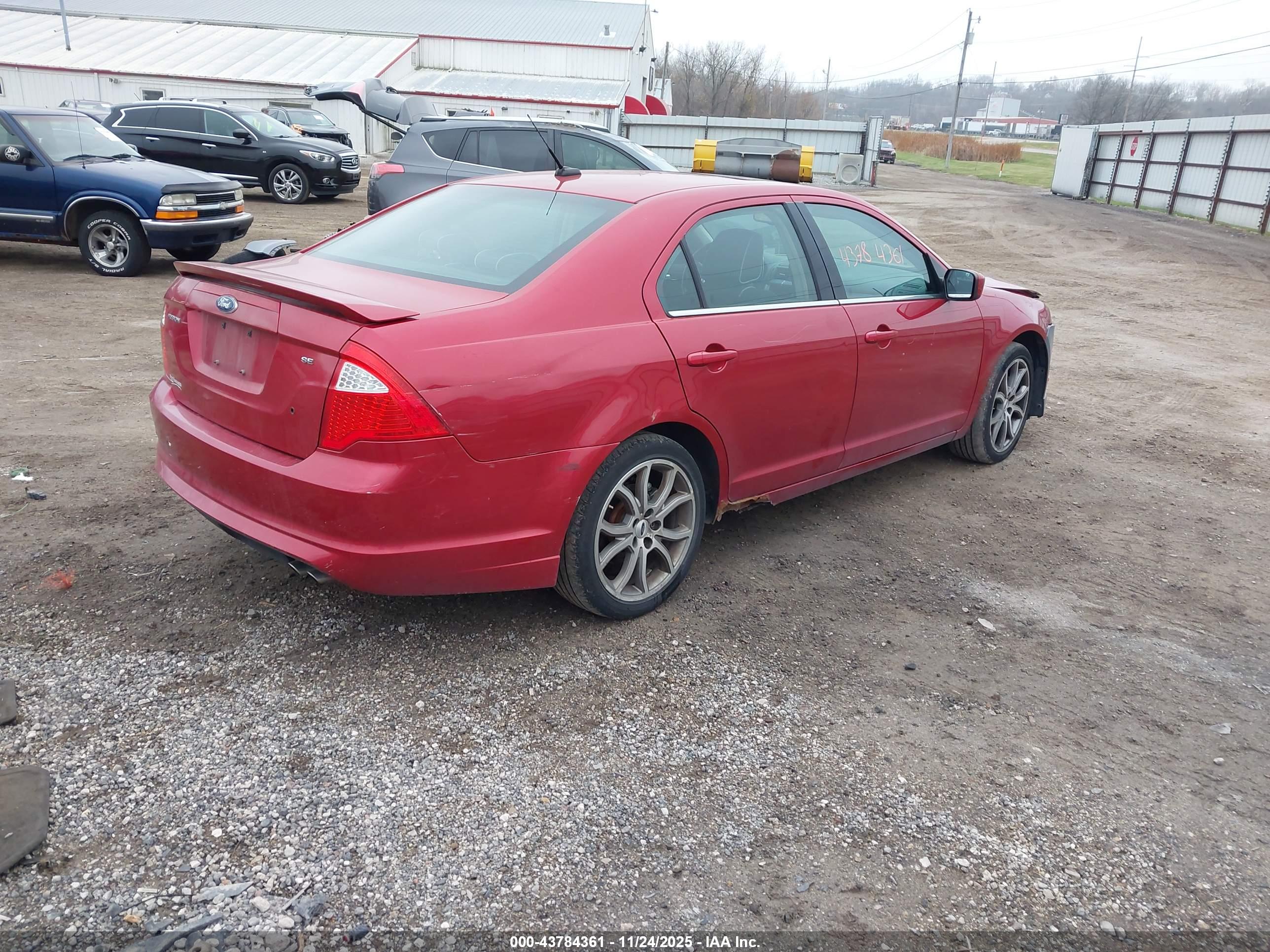 FORD FUSION image 4