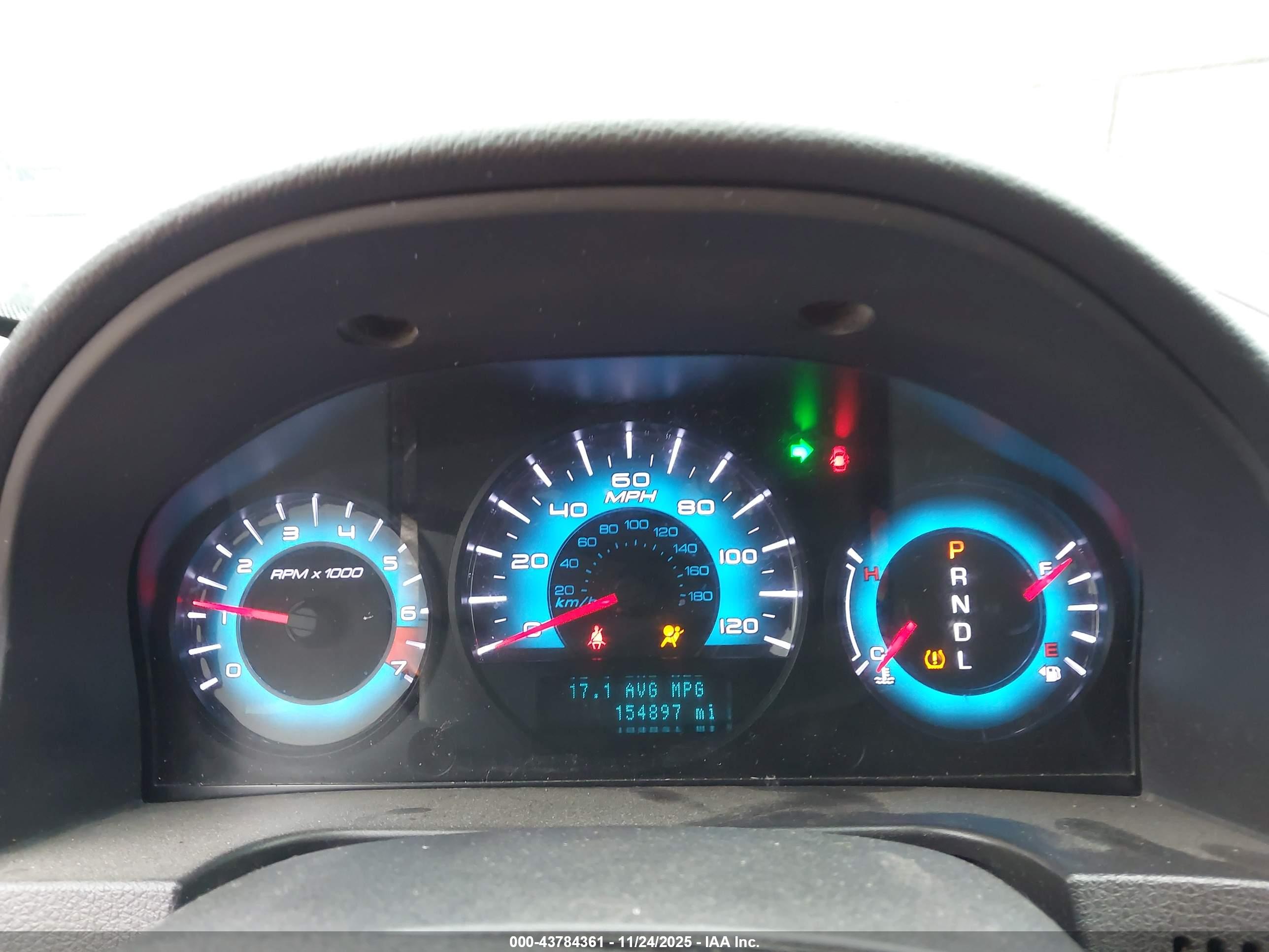 FORD FUSION image 7