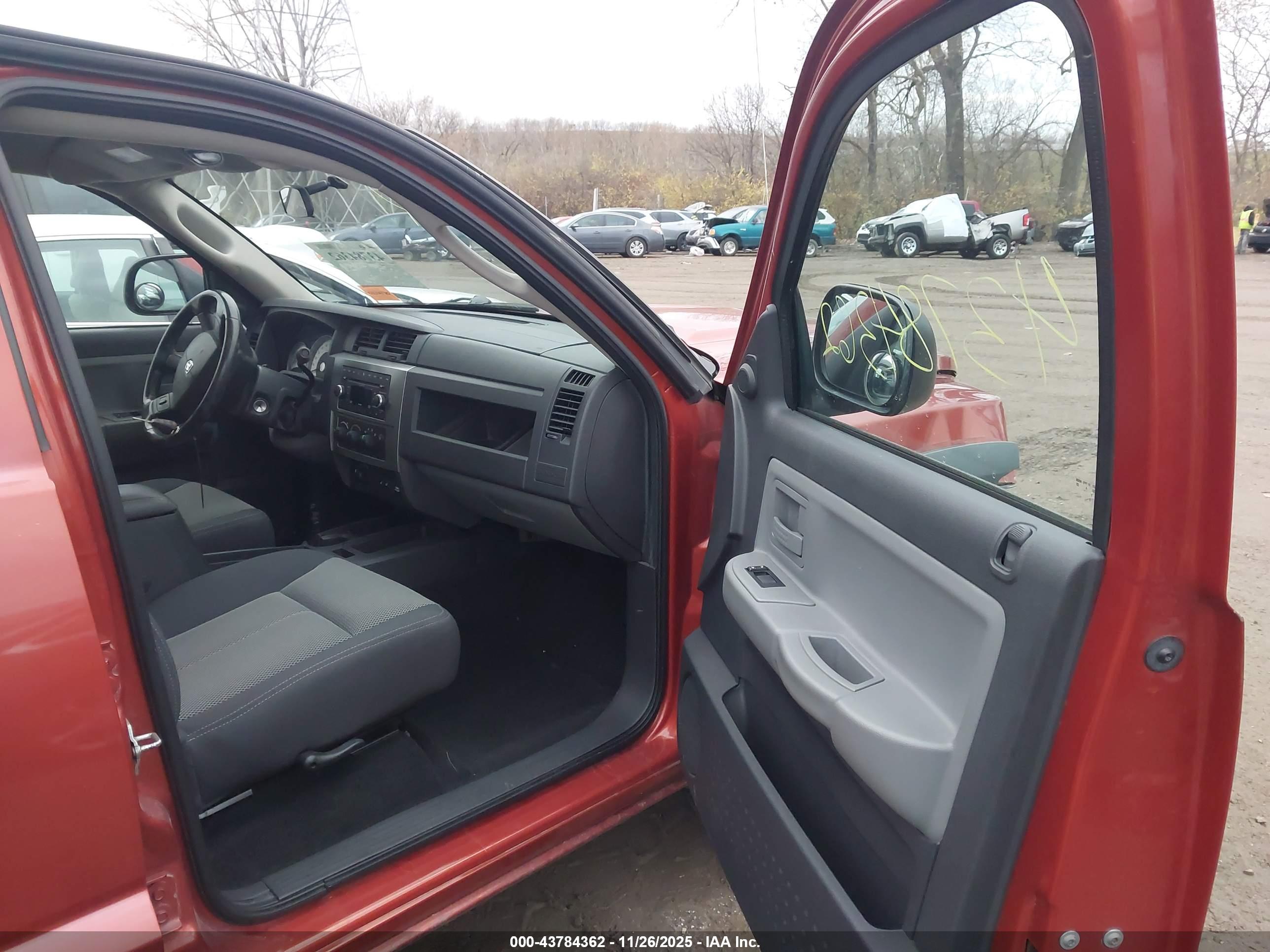 DODGE DAKOTA image 5