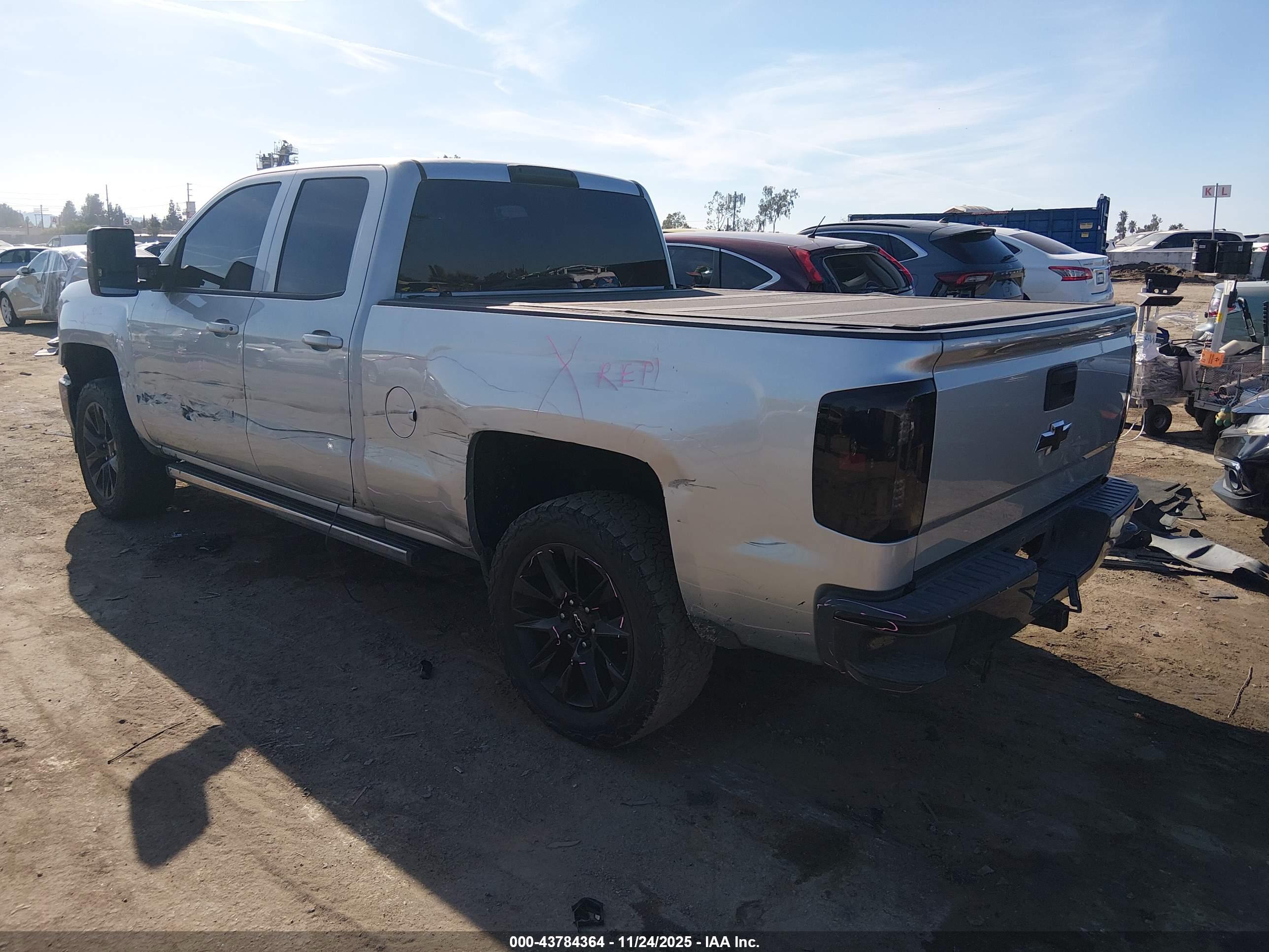 CHEVROLET SILVERADO image 3