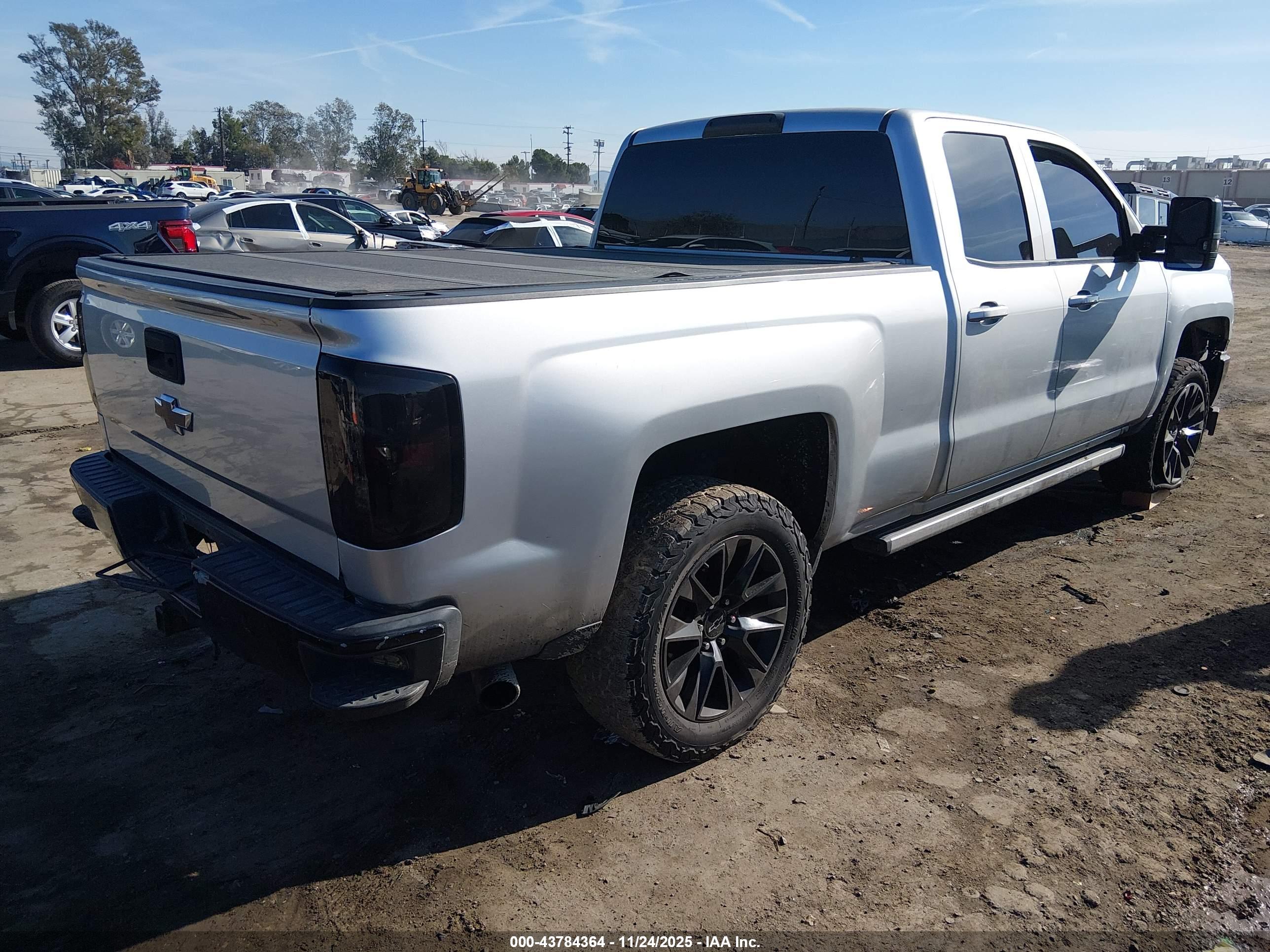CHEVROLET SILVERADO image 4